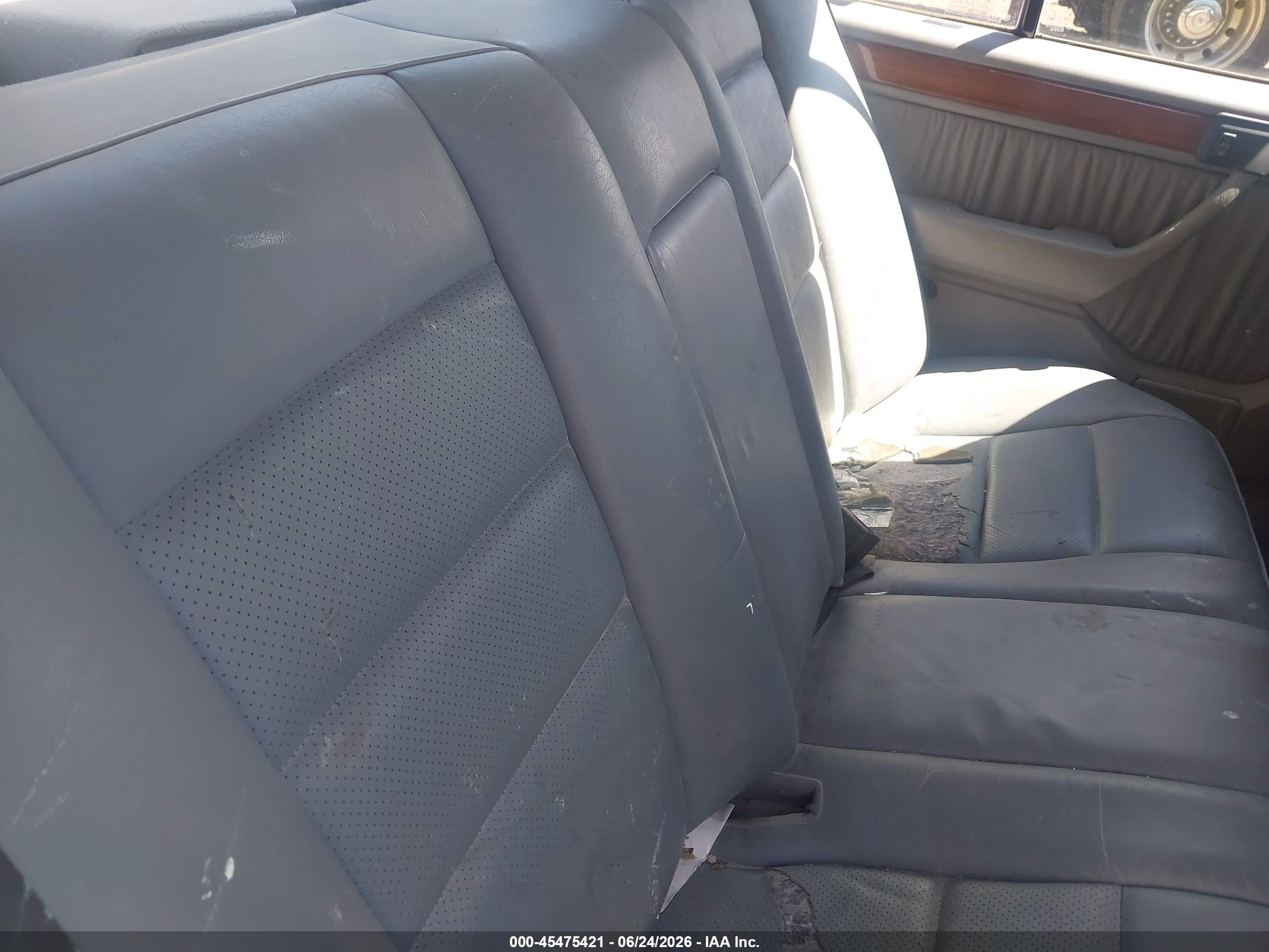 1995 Mercedes-benz E 320 Base/320 Special White vin: WDBEA32E9SC183282