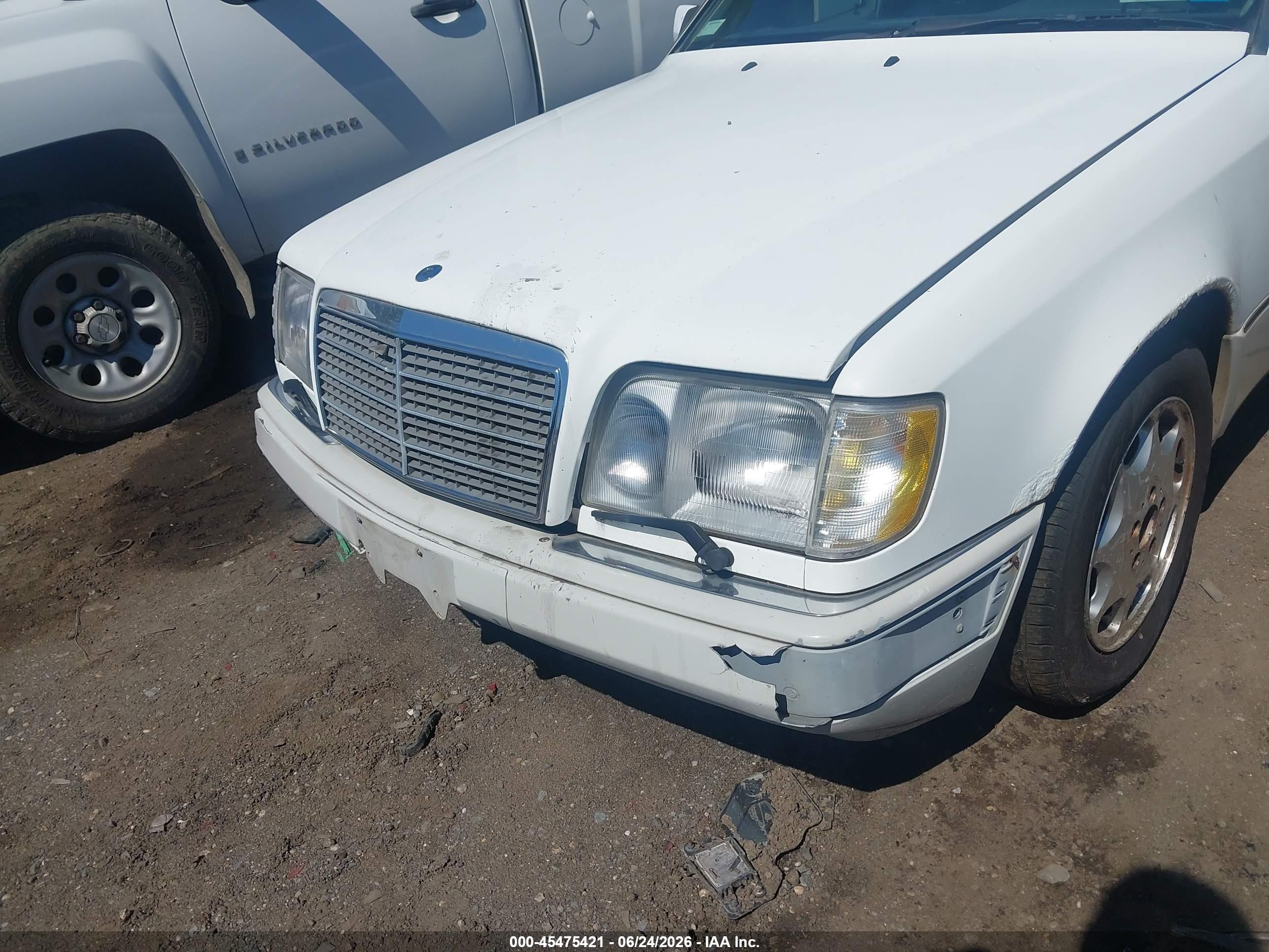 1995 Mercedes-benz E 320 Base/320 Special White vin: WDBEA32E9SC183282