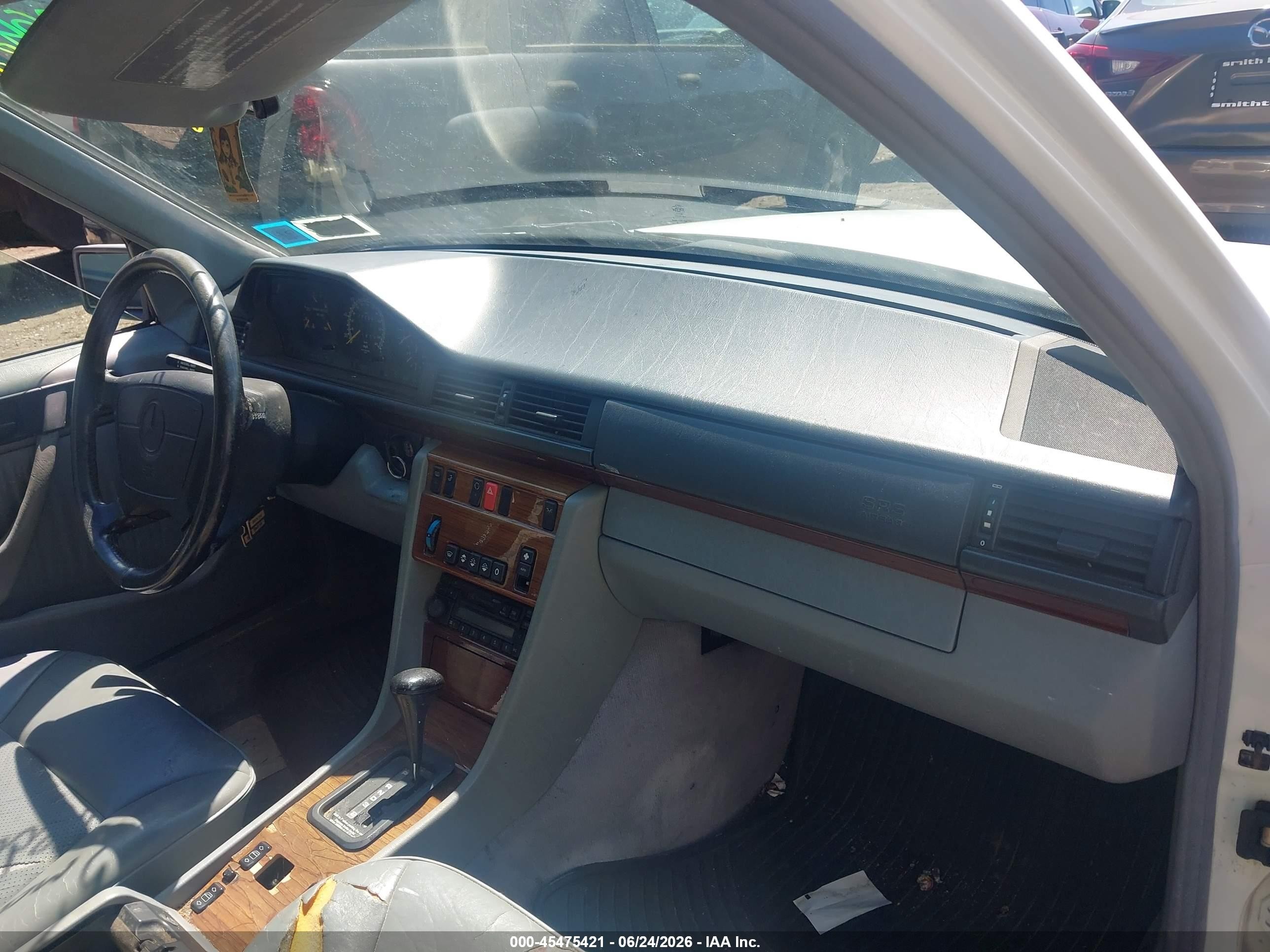 1995 Mercedes-benz E 320 Base/320 Special White vin: WDBEA32E9SC183282