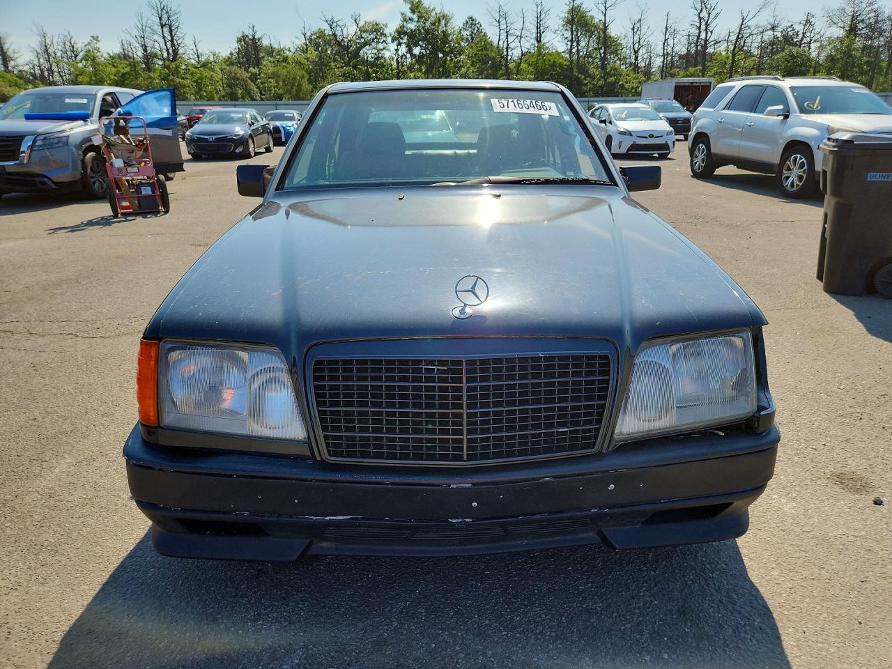 1995 Mercedes-benz E 320 Base Two Tone vin: WDBEA32E9SC217656