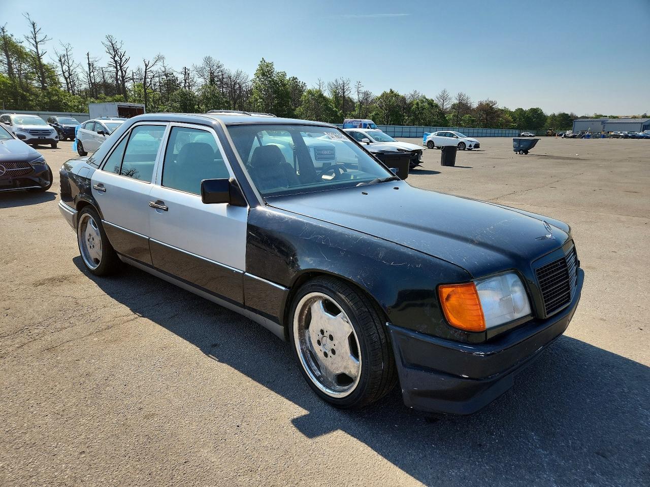 1995 Mercedes-benz E 320 Base Two Tone vin: WDBEA32E9SC217656