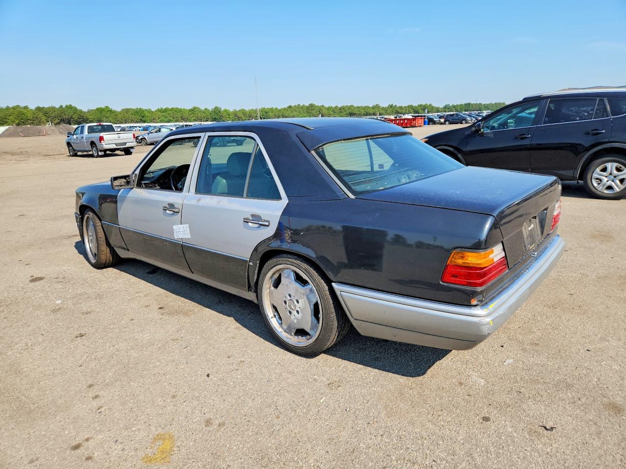 1995 Mercedes-benz E 320 Base Two Tone vin: WDBEA32E9SC217656
