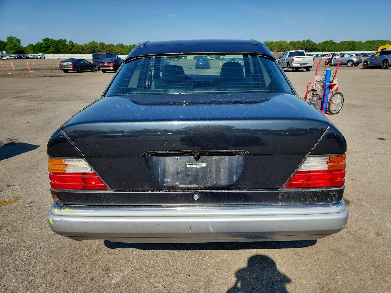 1995 Mercedes-benz E 320 Base Two Tone vin: WDBEA32E9SC217656