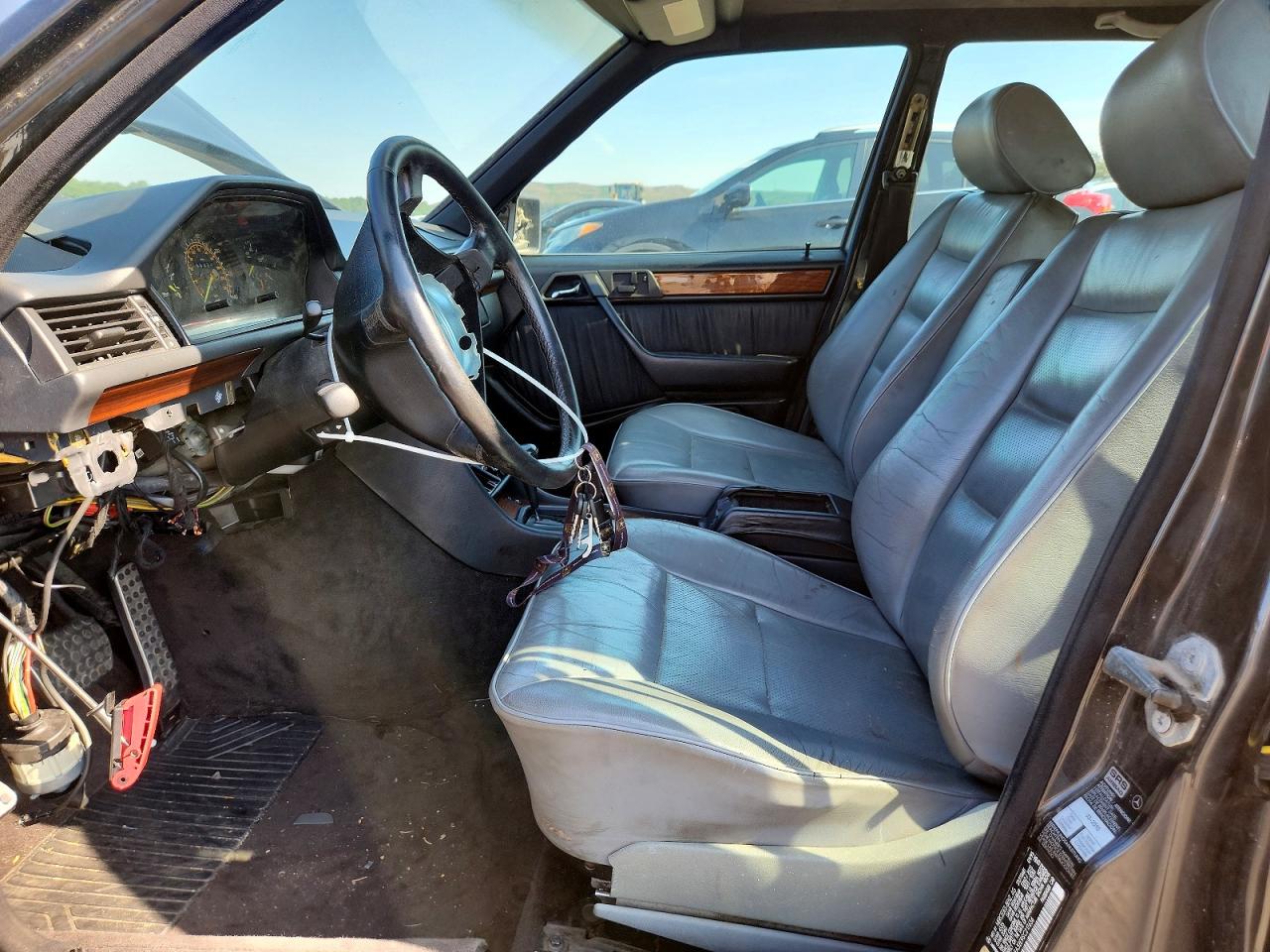 1995 Mercedes-benz E 320 Base Two Tone vin: WDBEA32E9SC217656