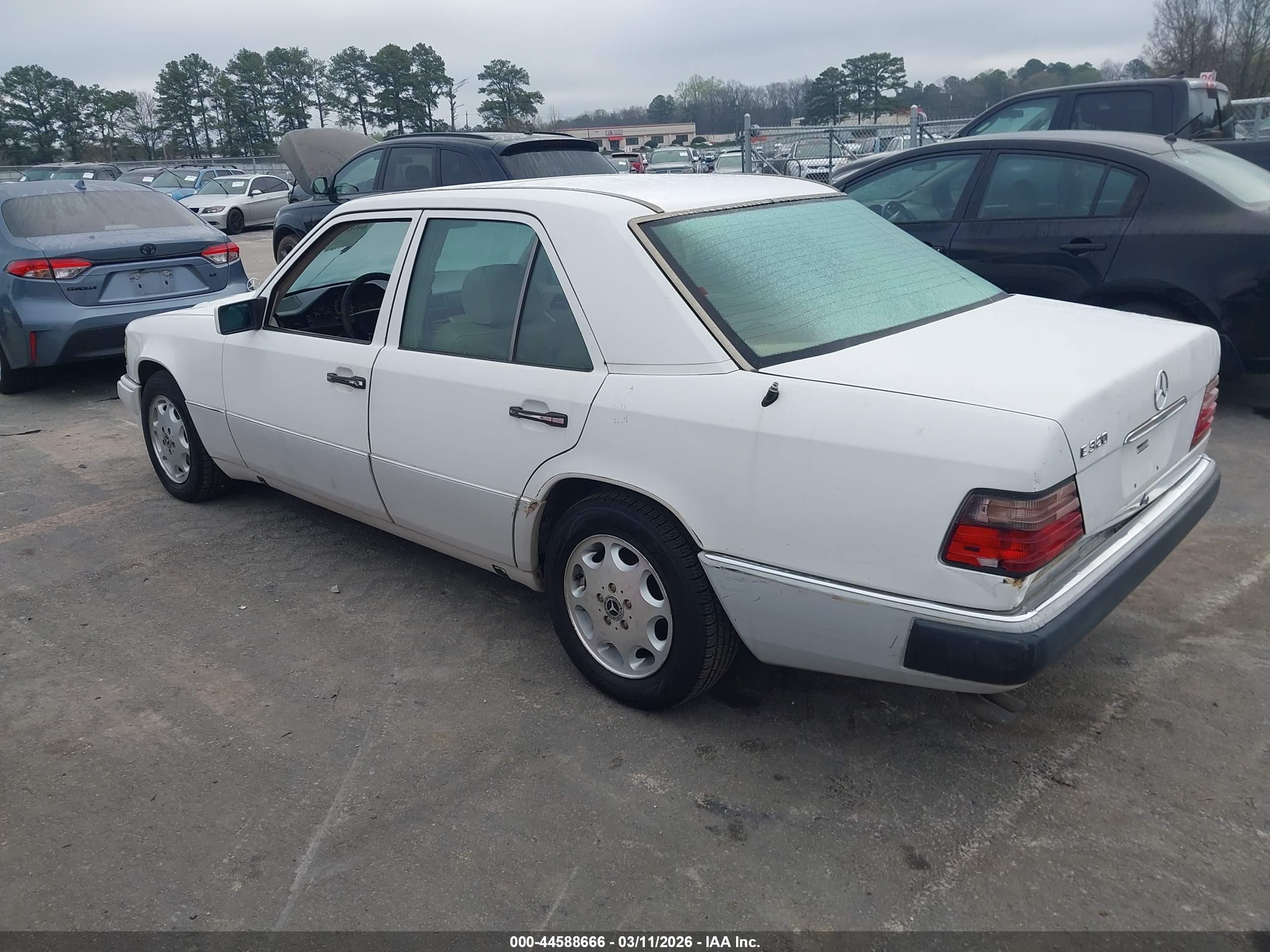 1995 Mercedes-benz E 320 Base/320 Special White vin: WDBEA32E9SC240922