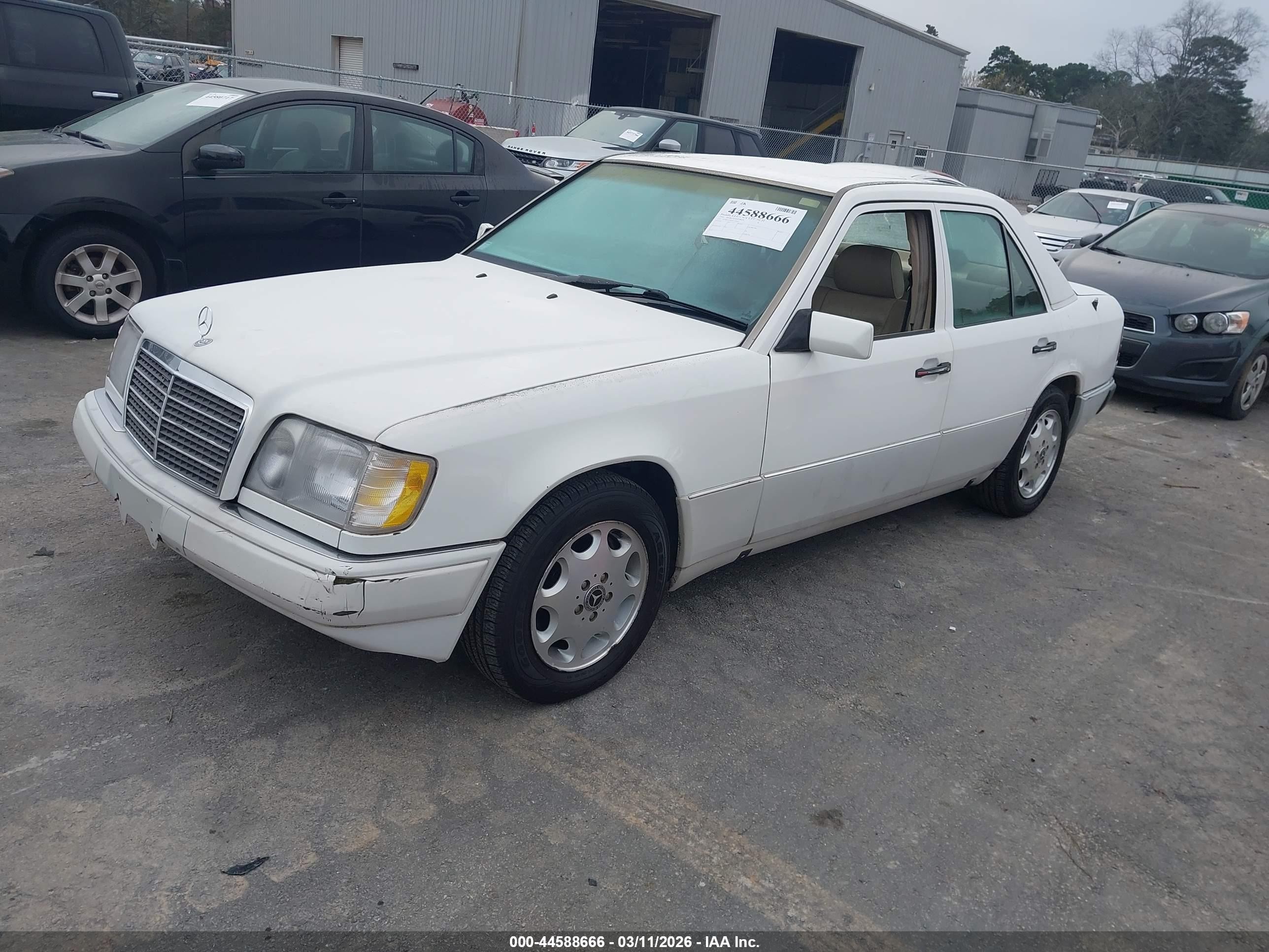 1995 Mercedes-benz E 320 Base/320 Special White vin: WDBEA32E9SC240922