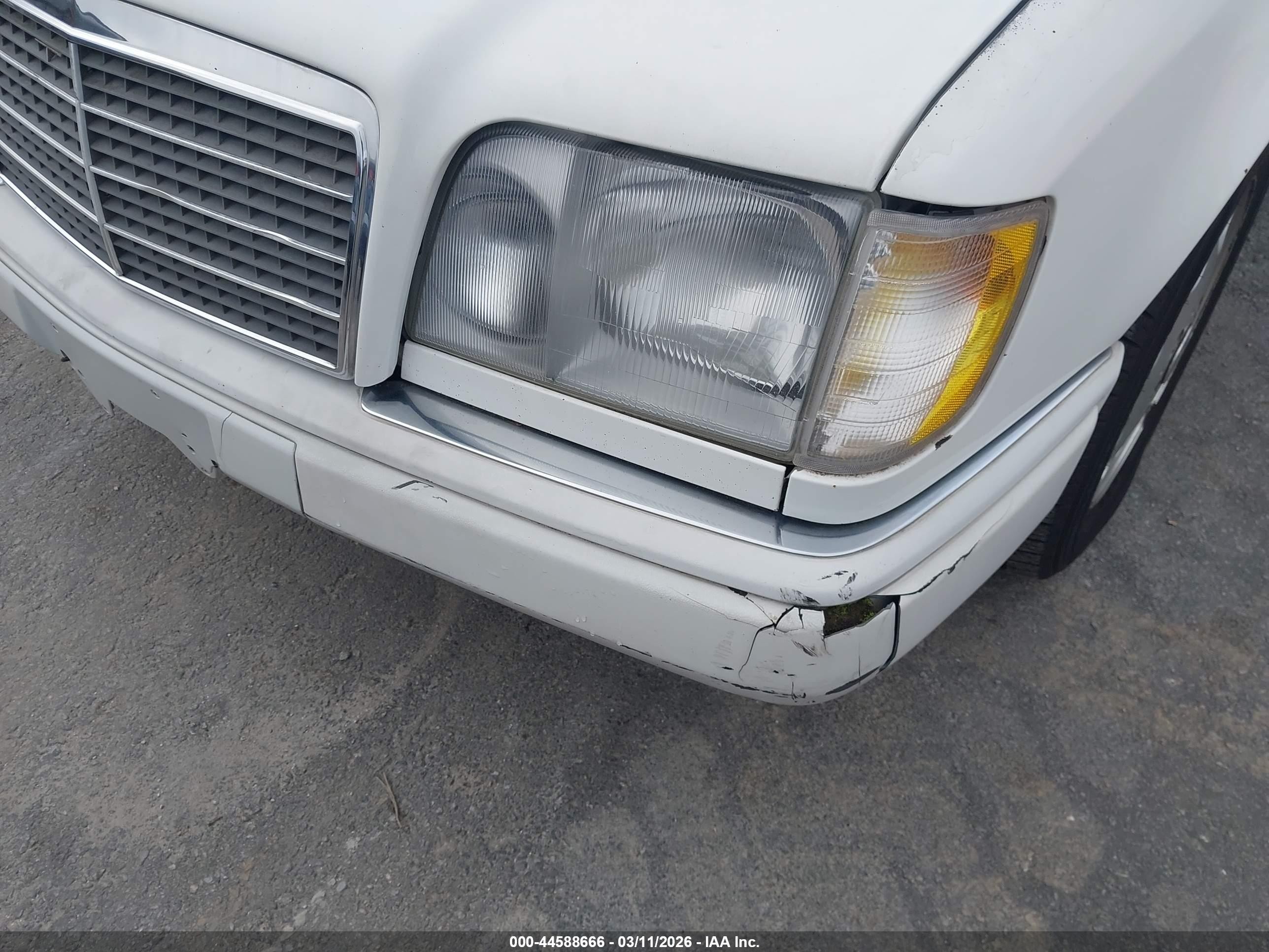 1995 Mercedes-benz E 320 Base/320 Special White vin: WDBEA32E9SC240922