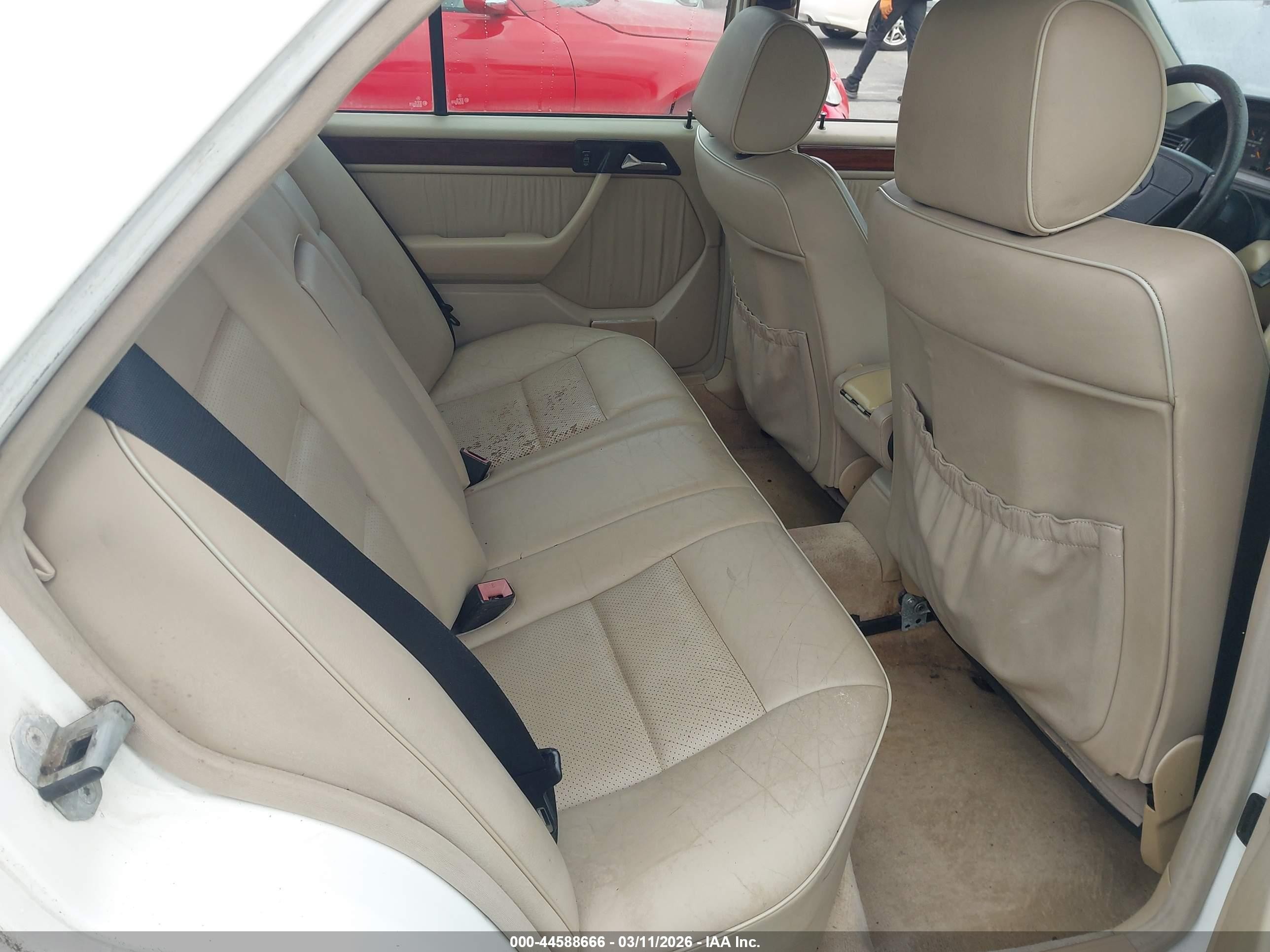 1995 Mercedes-benz E 320 Base/320 Special White vin: WDBEA32E9SC240922