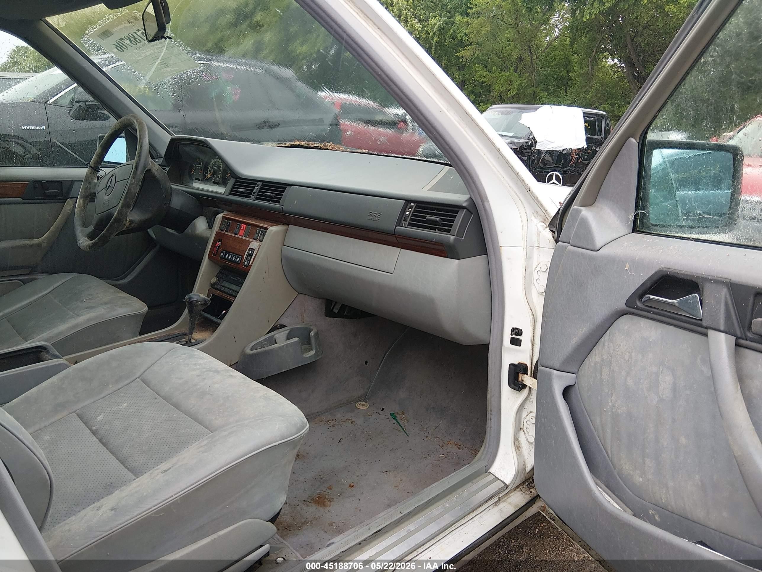 1994 Mercedes-benz E 320 White vin: WDBEA32EXRC031330