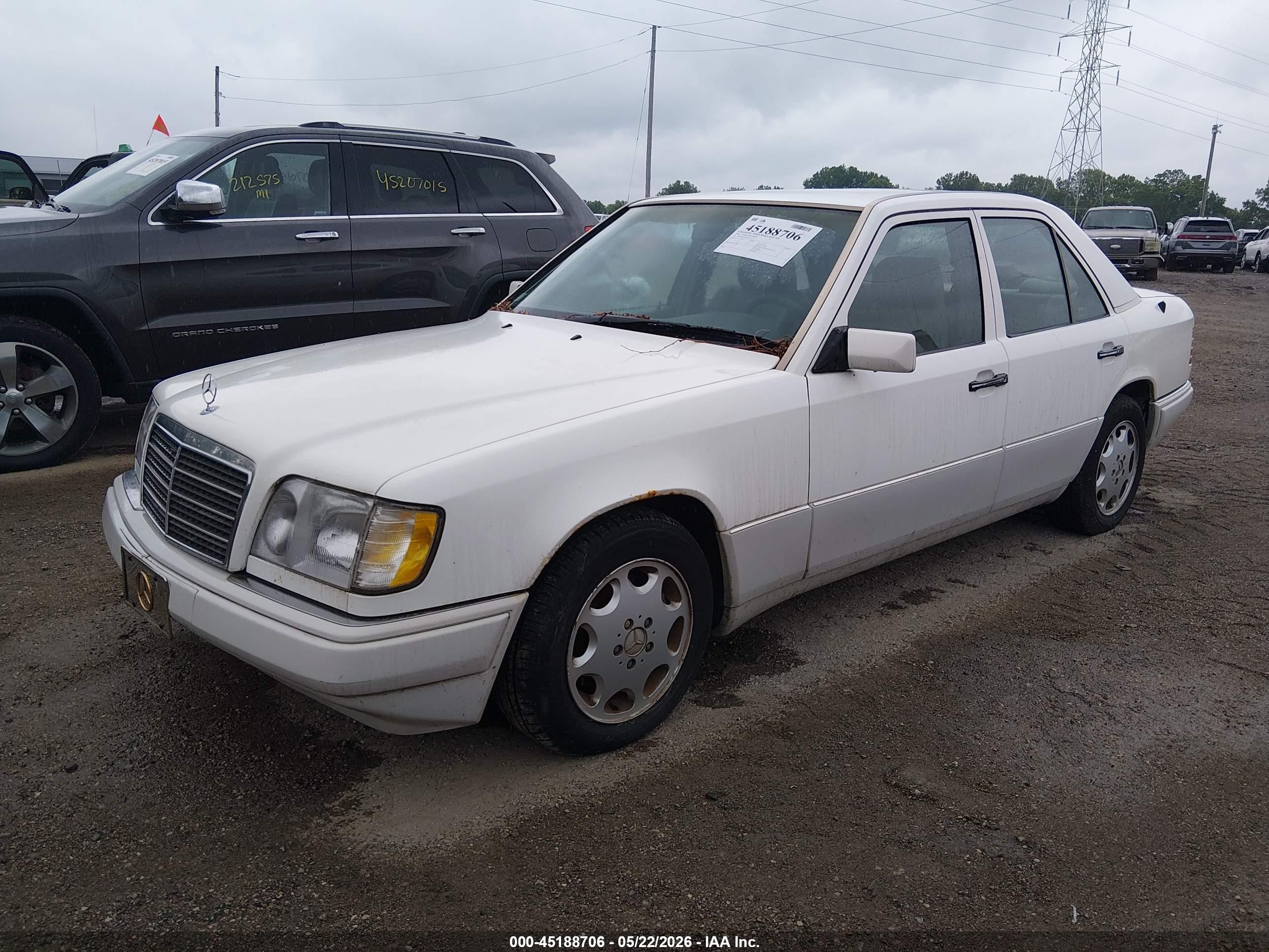 1994 Mercedes-benz E 320 White vin: WDBEA32EXRC031330