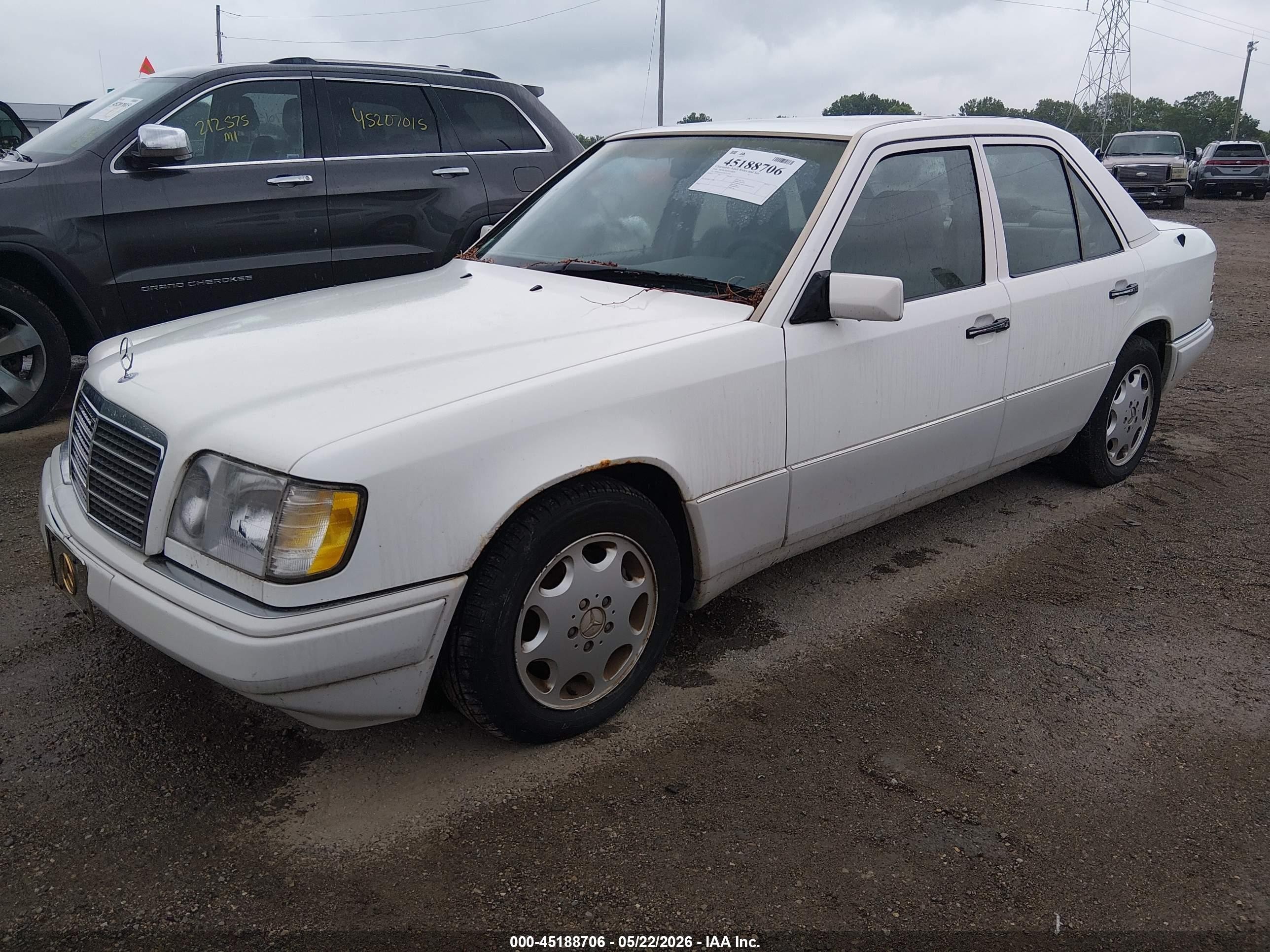 1994 Mercedes-benz E 320 White vin: WDBEA32EXRC031330