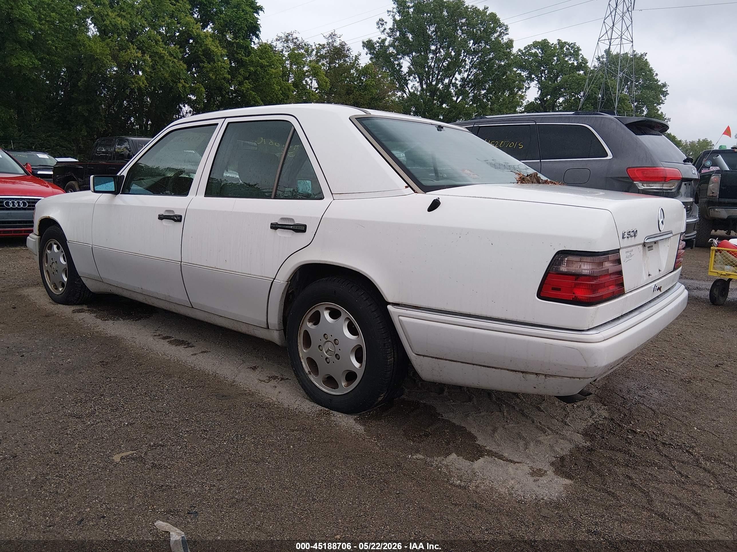 1994 Mercedes-benz E 320 White vin: WDBEA32EXRC031330