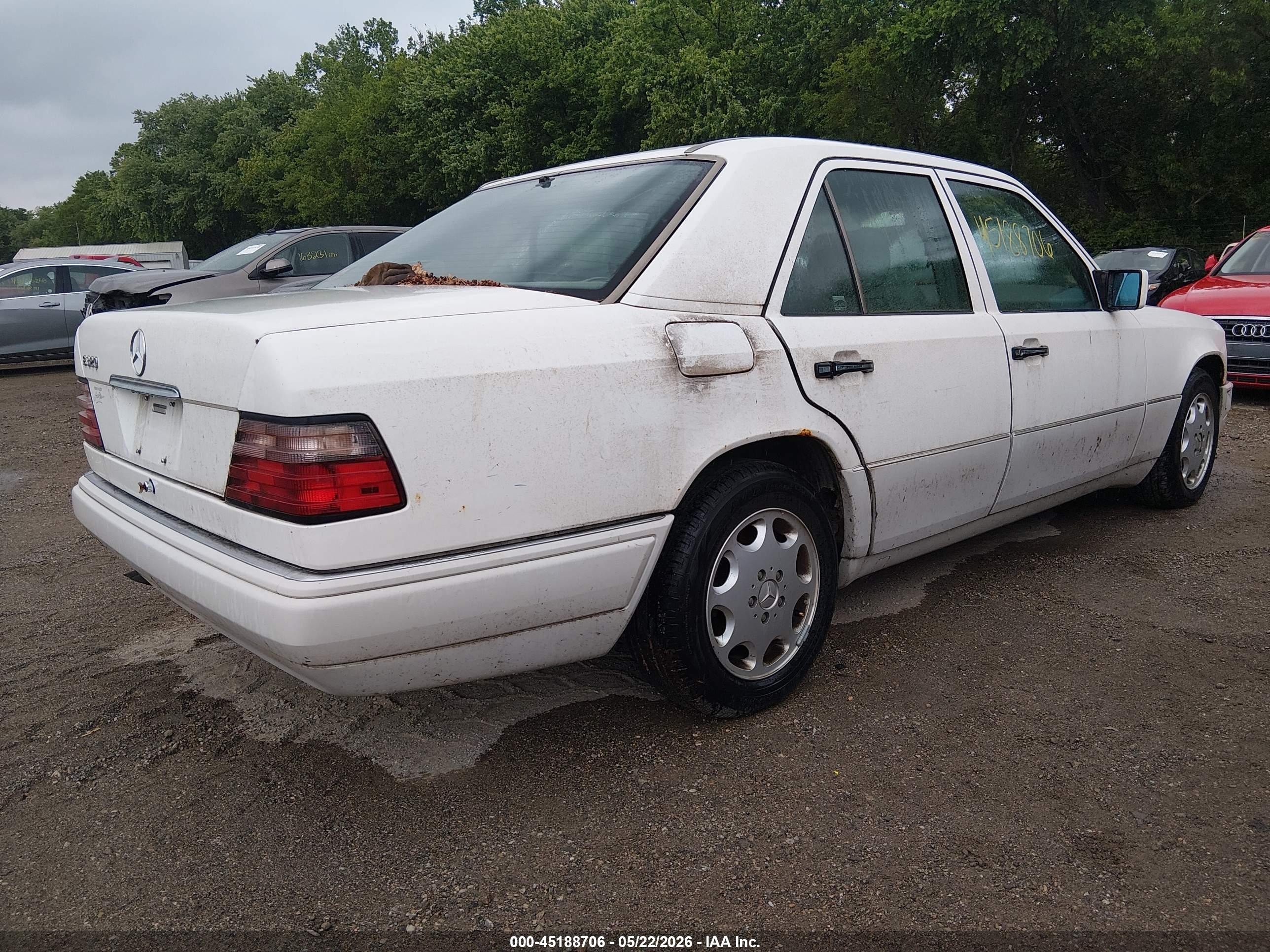 1994 Mercedes-benz E 320 White vin: WDBEA32EXRC031330