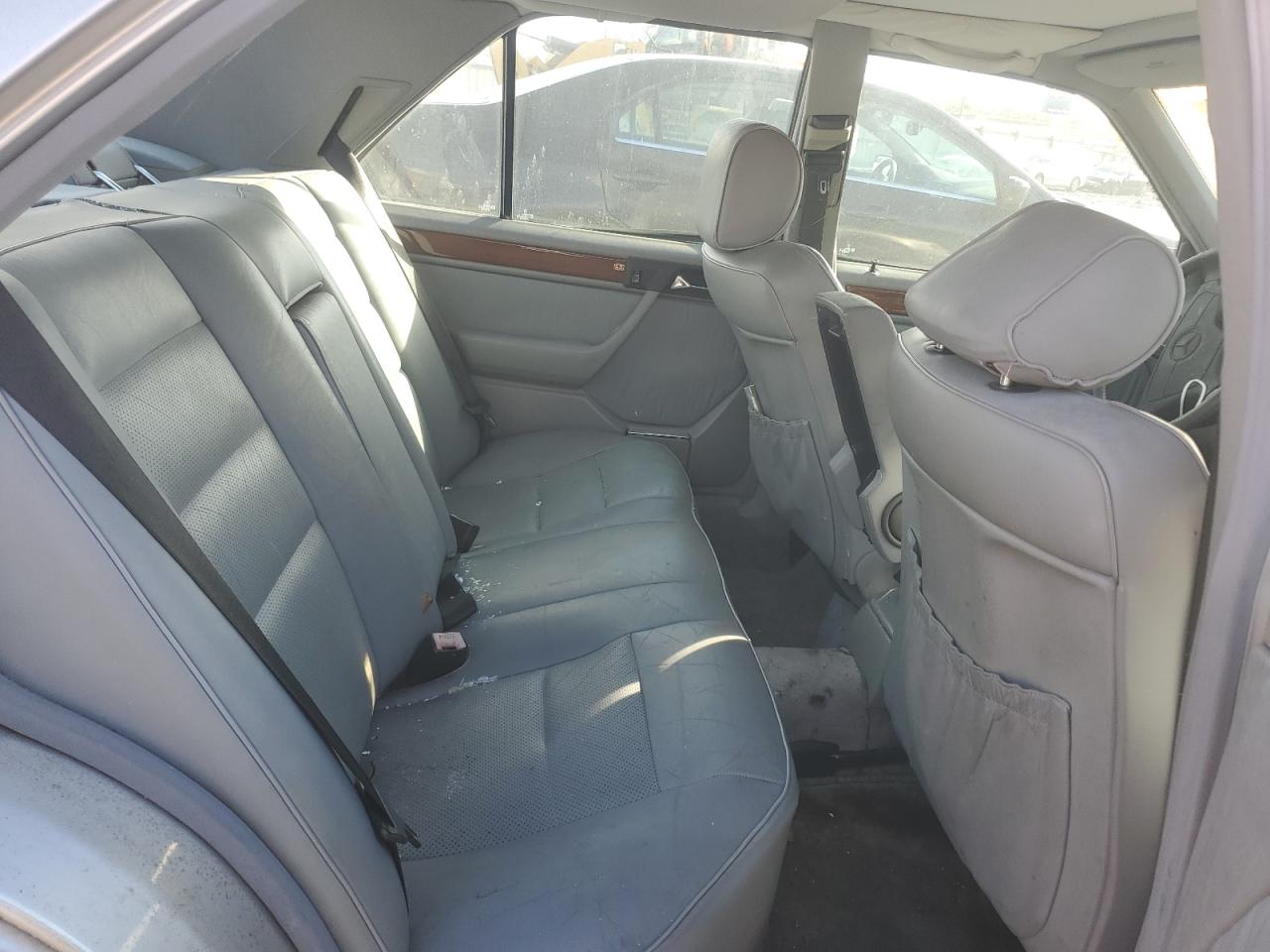 1994 Mercedes-benz E 320 Silver vin: WDBEA32EXRC150916