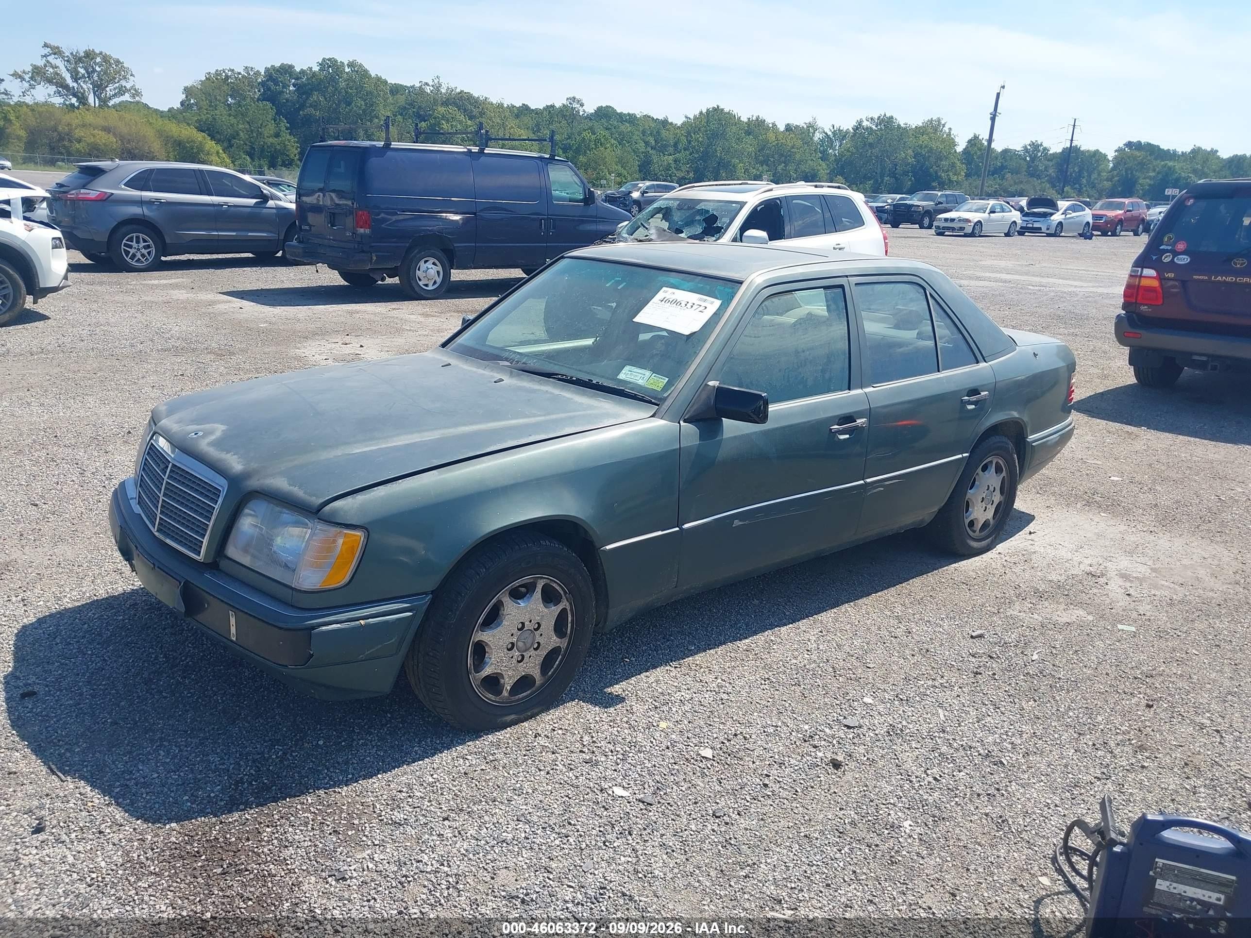1995 Mercedes-benz E 320 Base/320 Special Зеленый vin: WDBEA32EXSC222736