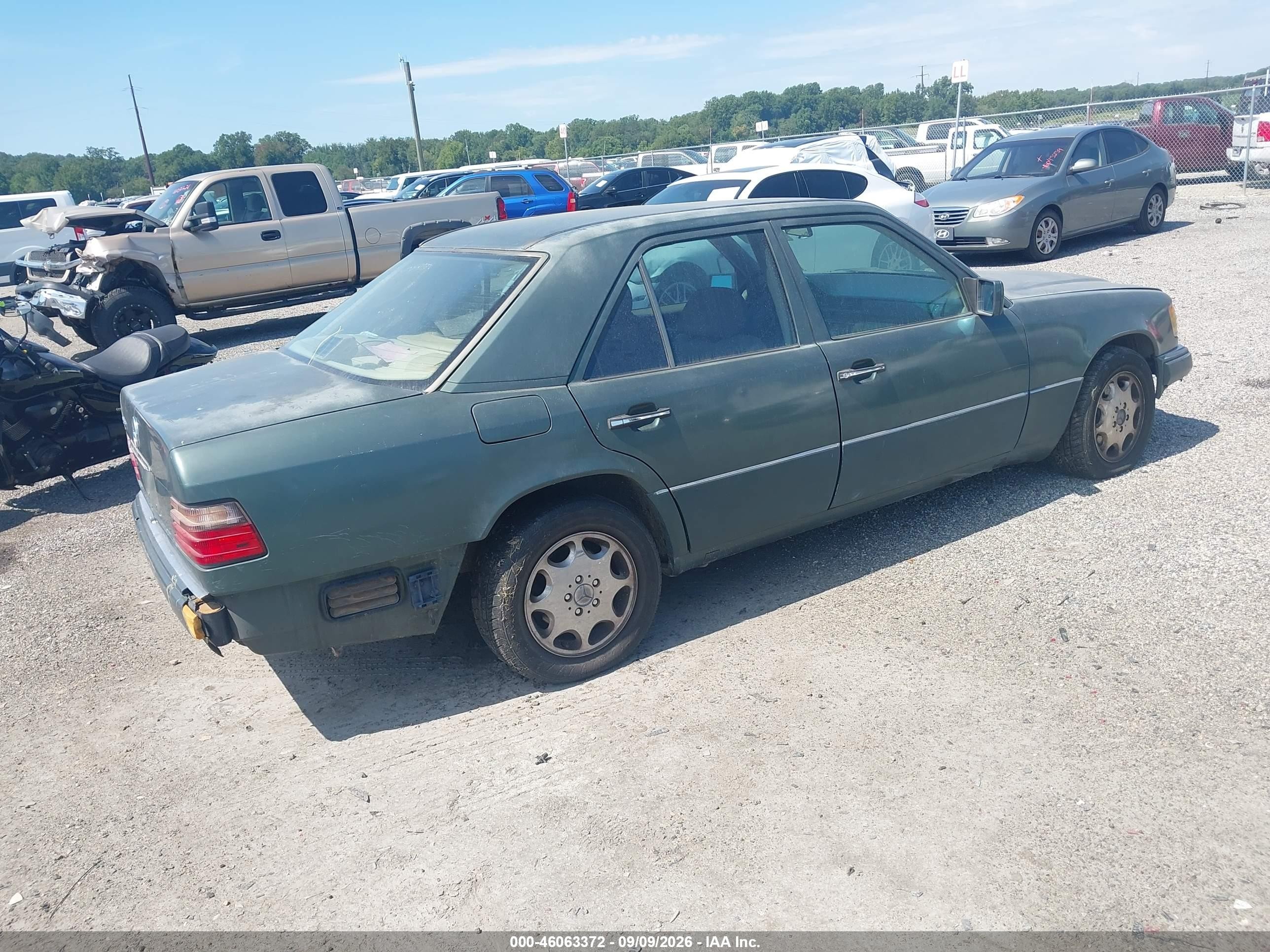 1995 Mercedes-benz E 320 Base/320 Special Зеленый vin: WDBEA32EXSC222736
