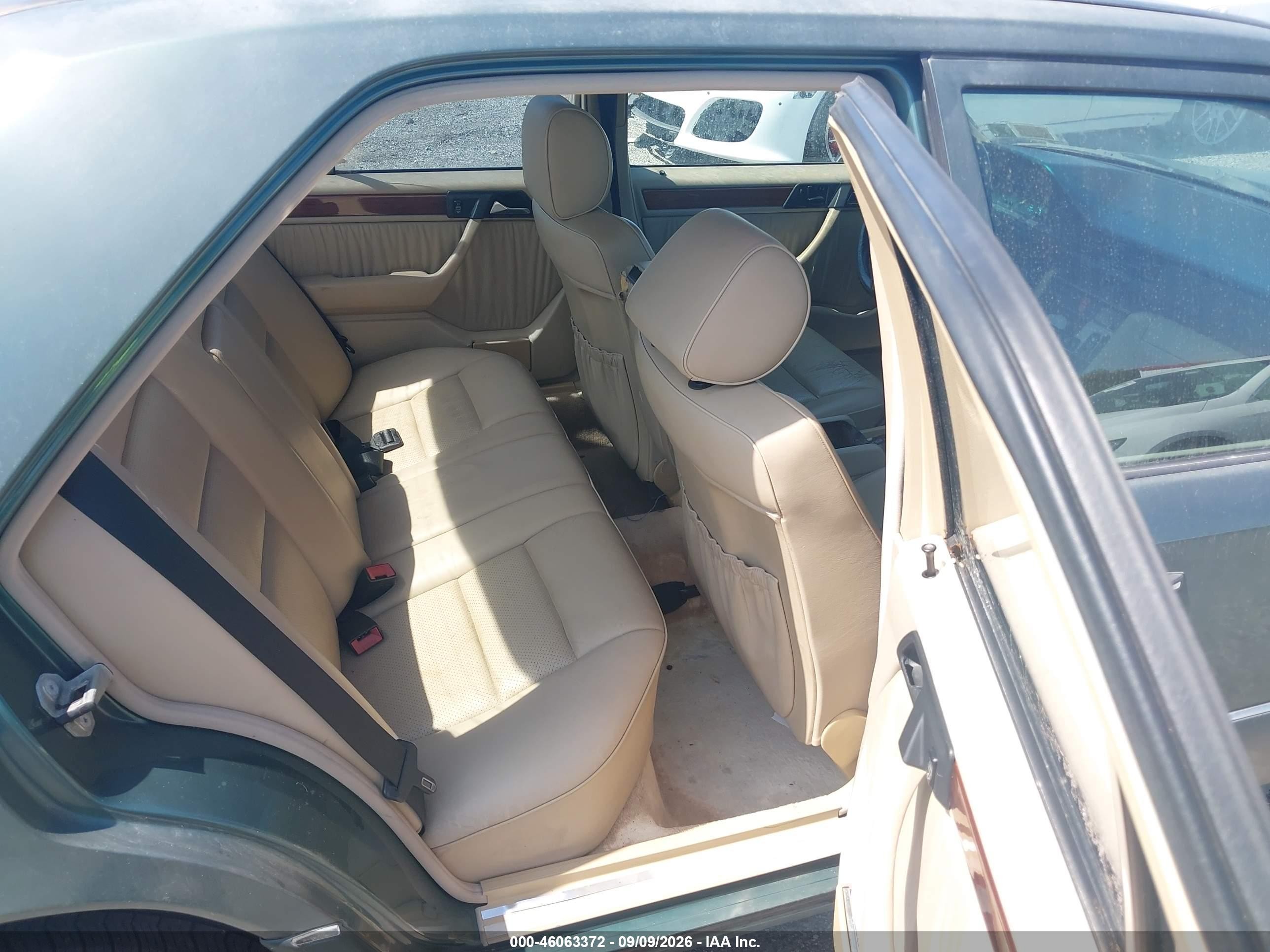 1995 Mercedes-benz E 320 Base/320 Special Зеленый vin: WDBEA32EXSC222736