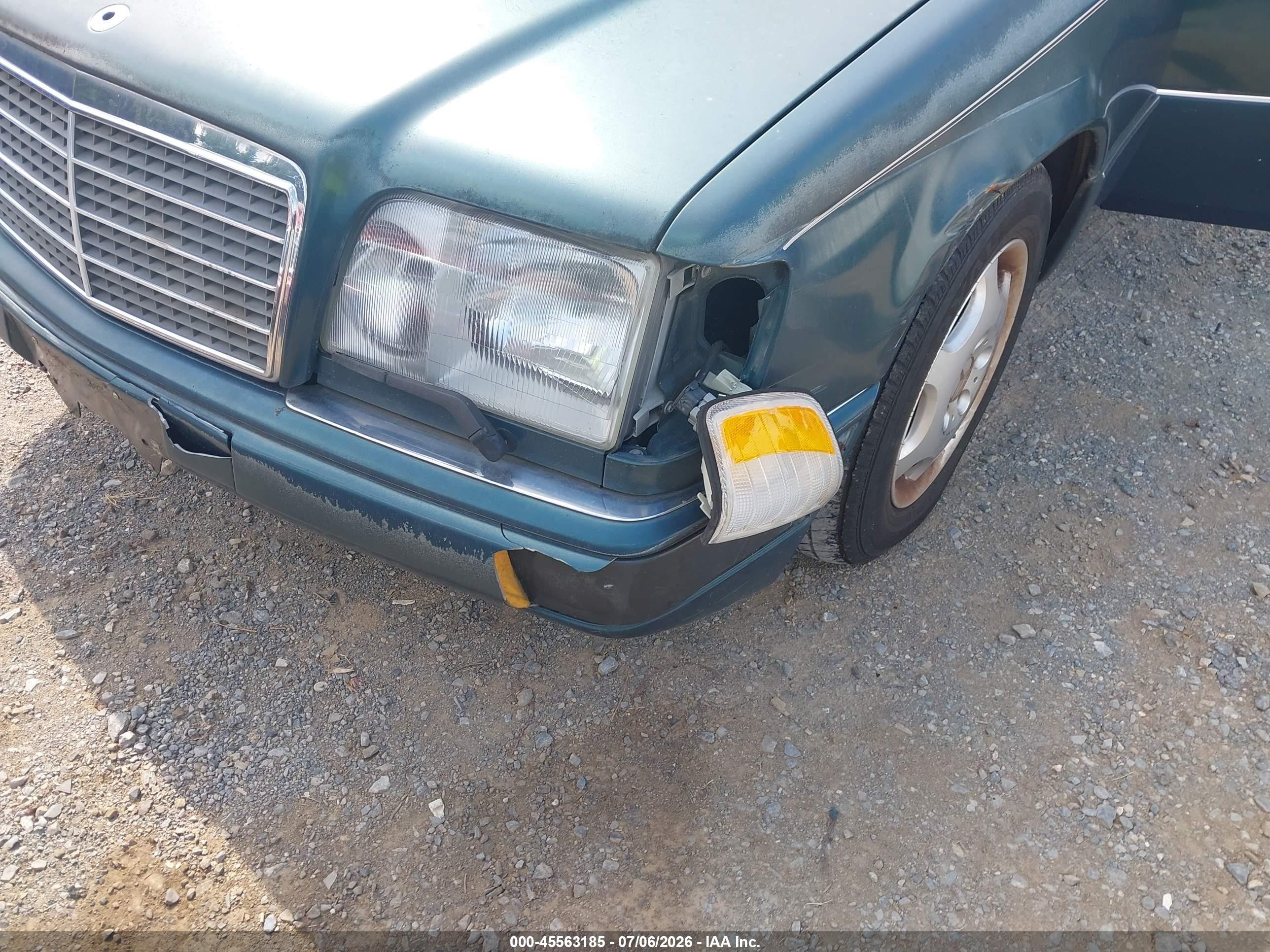 1995 Mercedes-benz E 320 Base/320 Special Green vin: WDBEA32EXSC251475