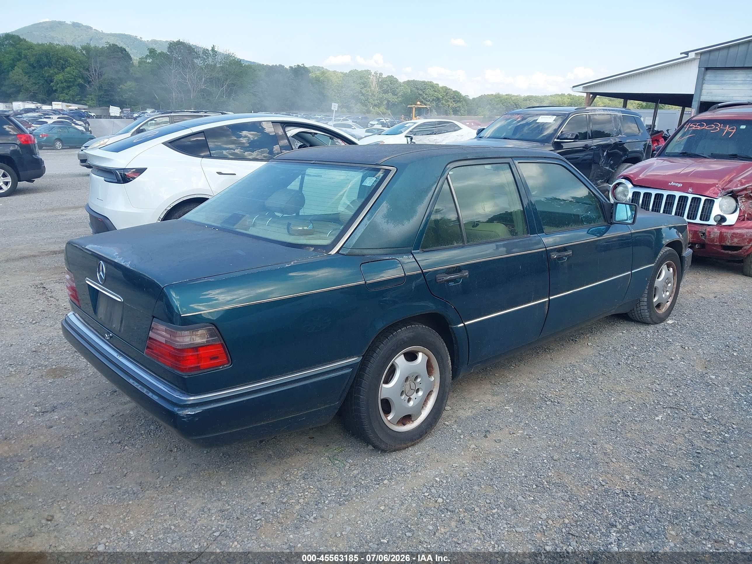 1995 Mercedes-benz E 320 Base/320 Special Green vin: WDBEA32EXSC251475