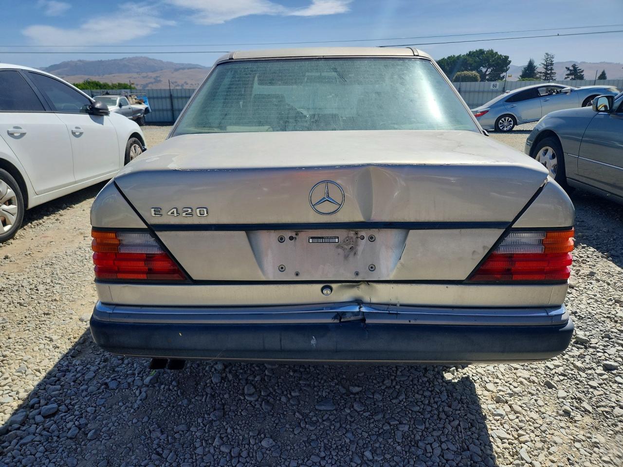 1993 Mercedes-benz 400 E Желто-коричневый vin: WDBEA34E4PB841875