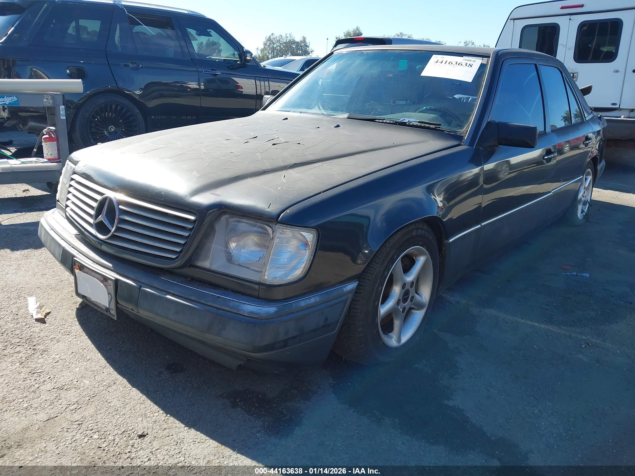 1992 Mercedes-benz 400 E Черный vin: WDBEA34EXNB741647