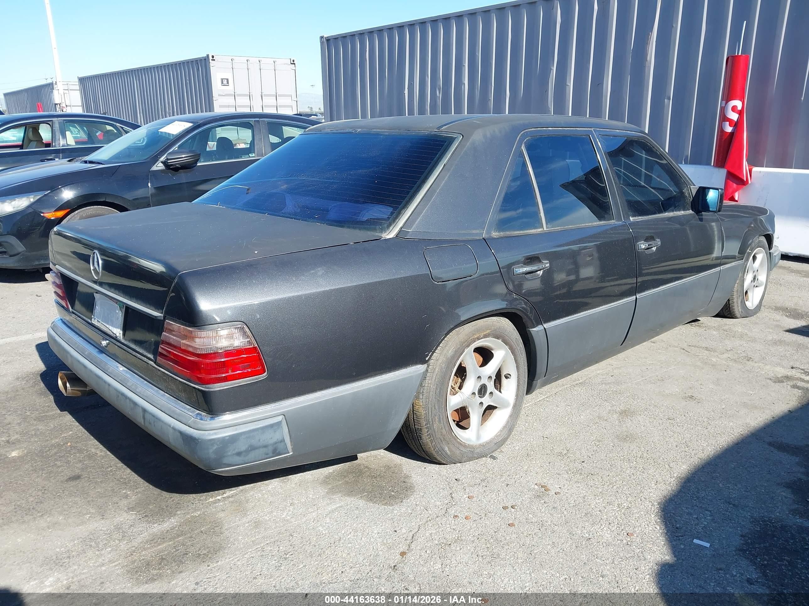 1992 Mercedes-benz 400 E Черный vin: WDBEA34EXNB741647