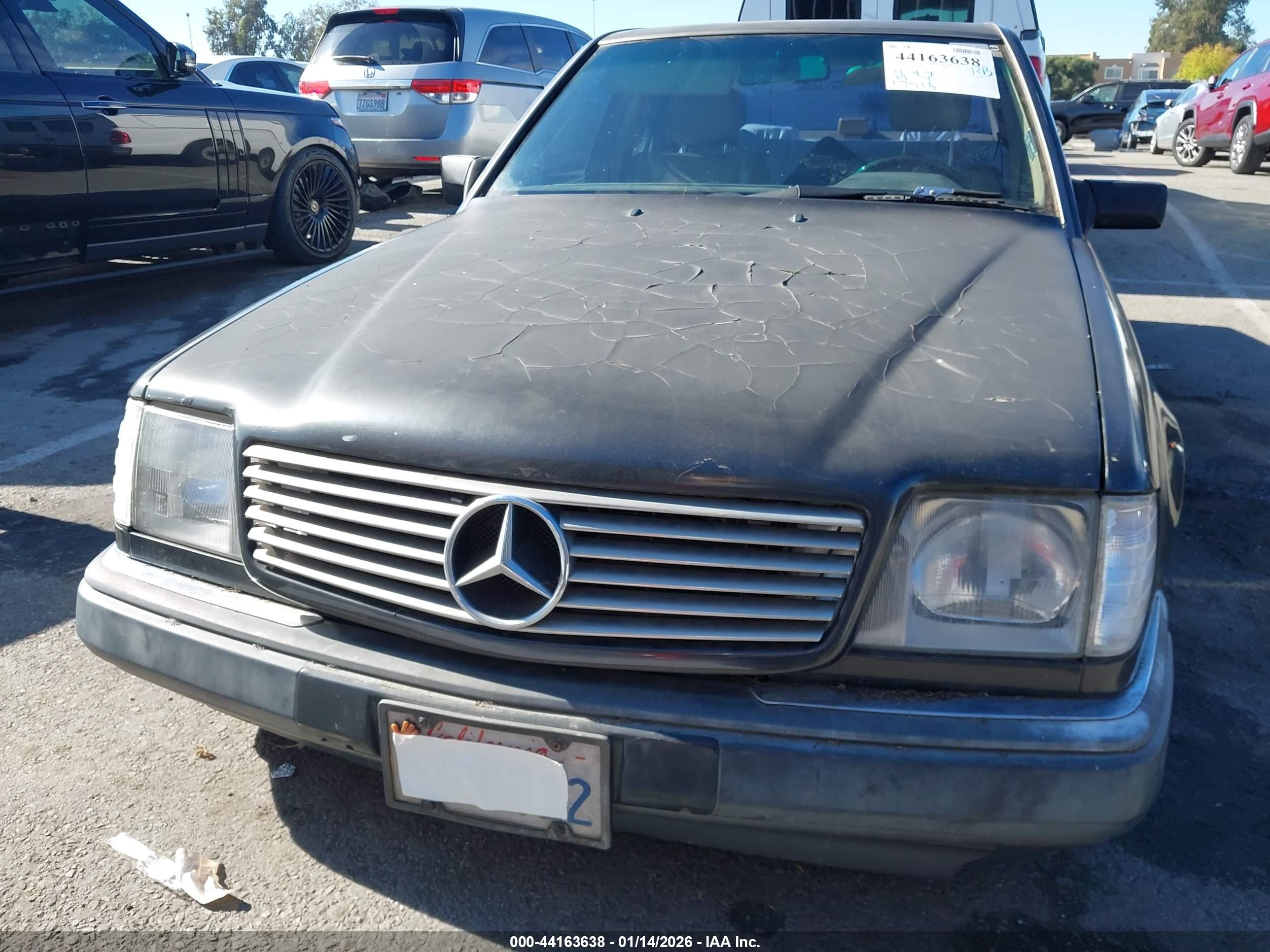 1992 Mercedes-benz 400 E Черный vin: WDBEA34EXNB741647