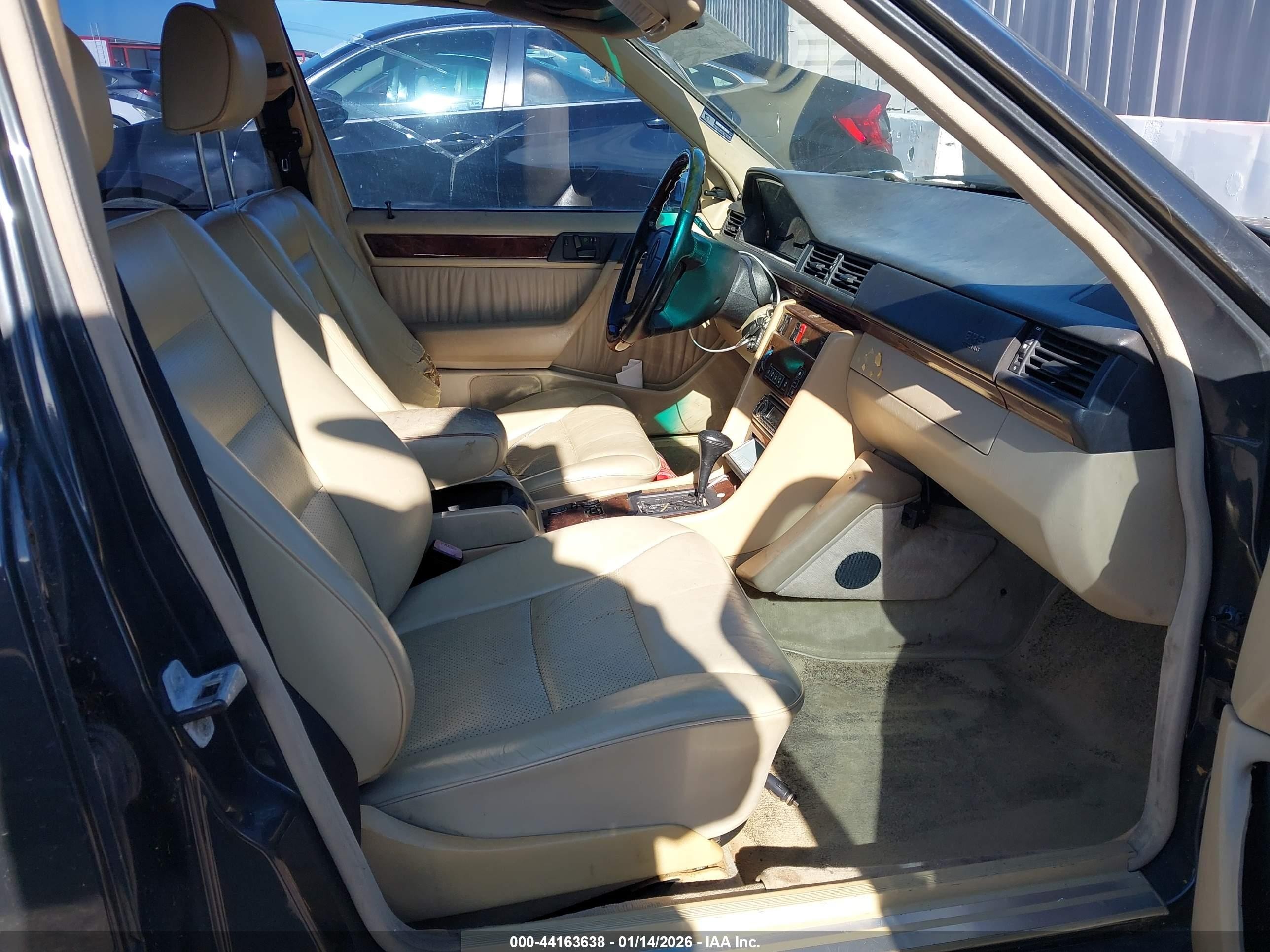 1992 Mercedes-benz 400 E Черный vin: WDBEA34EXNB741647