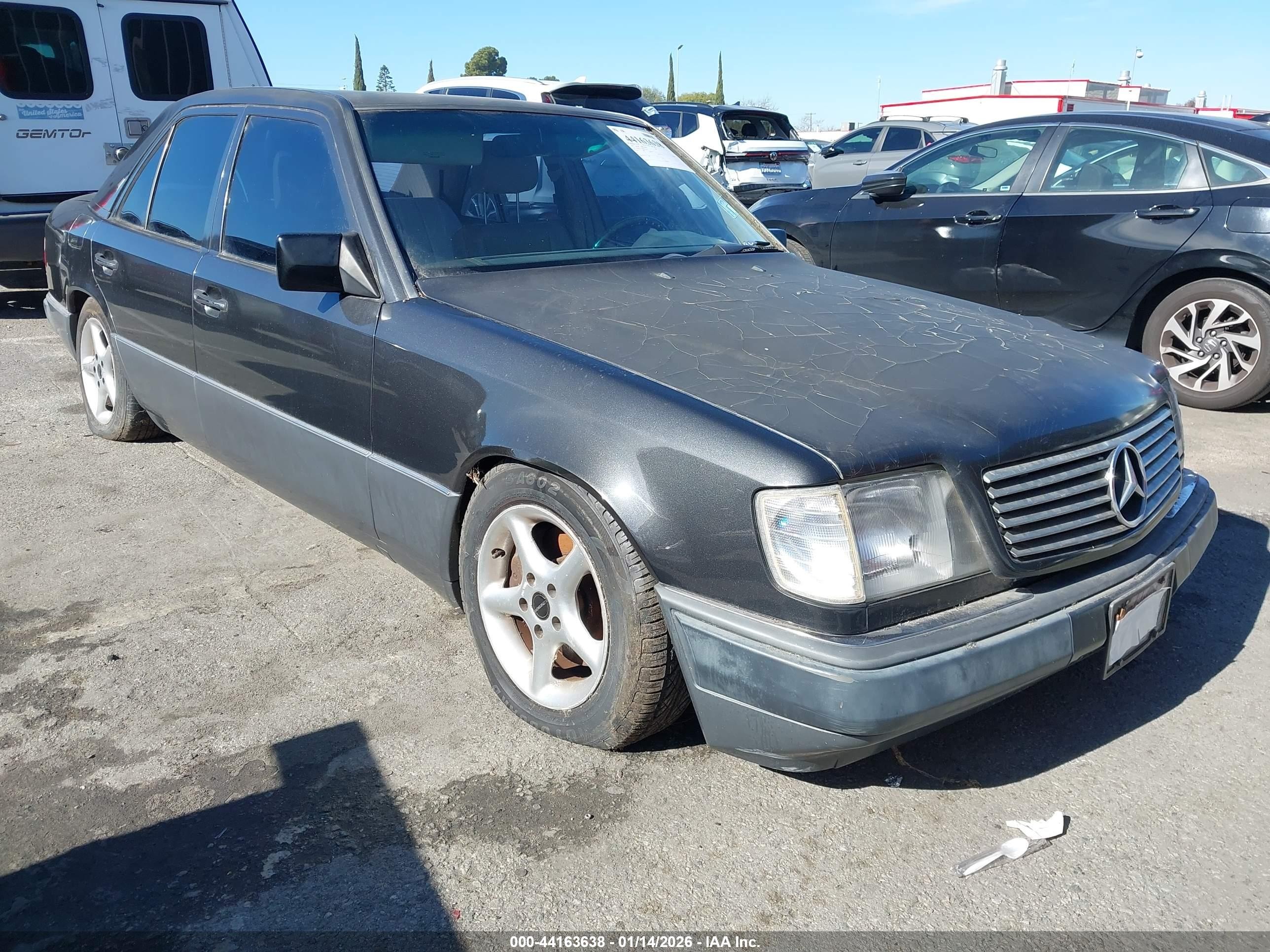 1992 Mercedes-benz 400 E Черный vin: WDBEA34EXNB741647