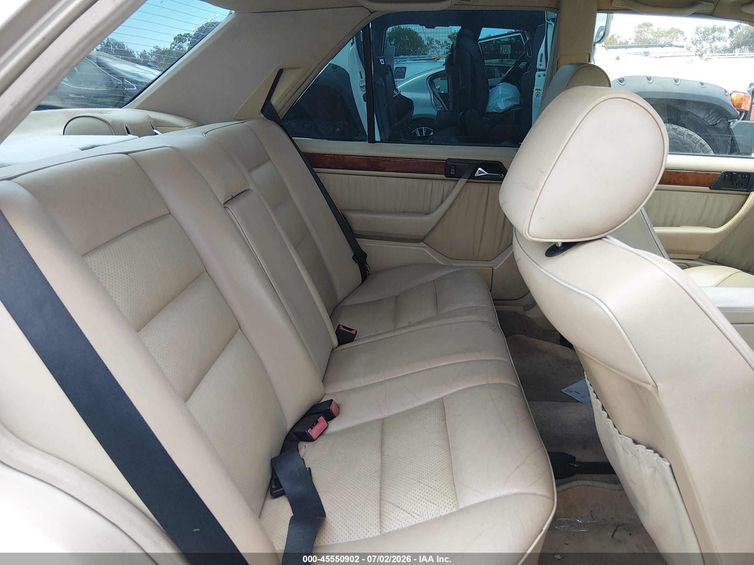 1994 Mercedes-benz E 420 Gold vin: WDBEA34EXRC118786