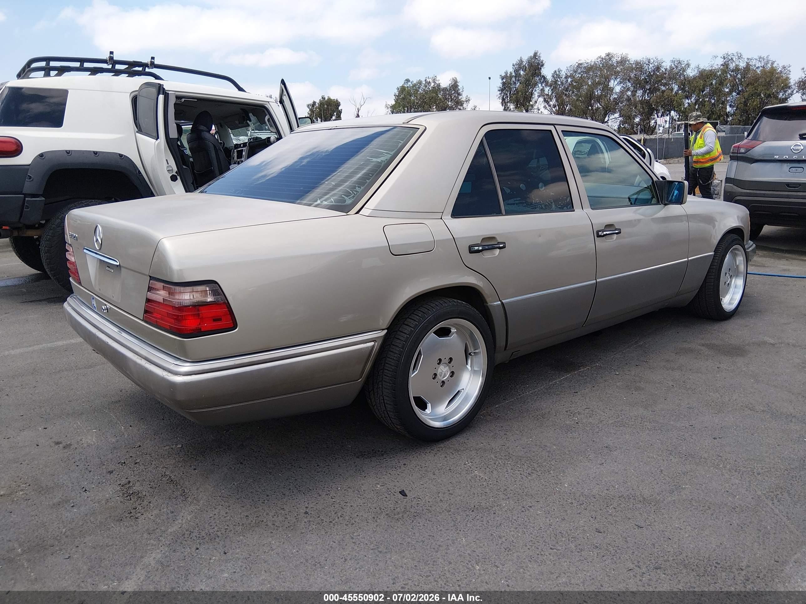 1994 Mercedes-benz E 420 Gold vin: WDBEA34EXRC118786