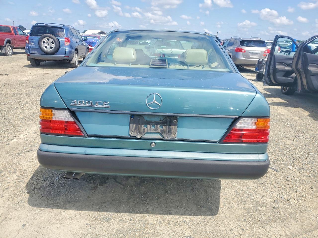 1989 Mercedes-benz 300 Ce Green vin: WDBEA50D3KA858271