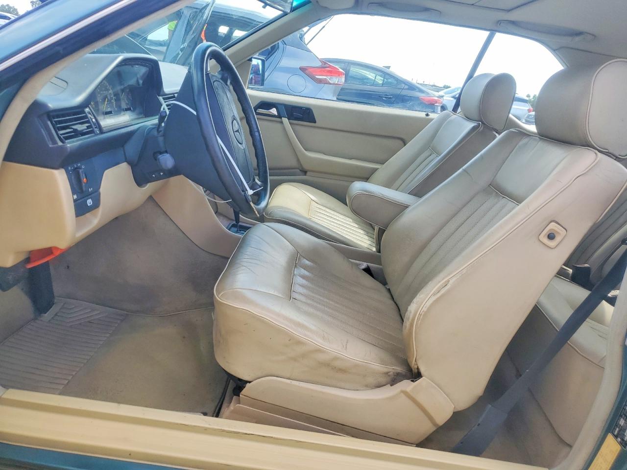 1989 Mercedes-benz 300 Ce Green vin: WDBEA50D3KA858271