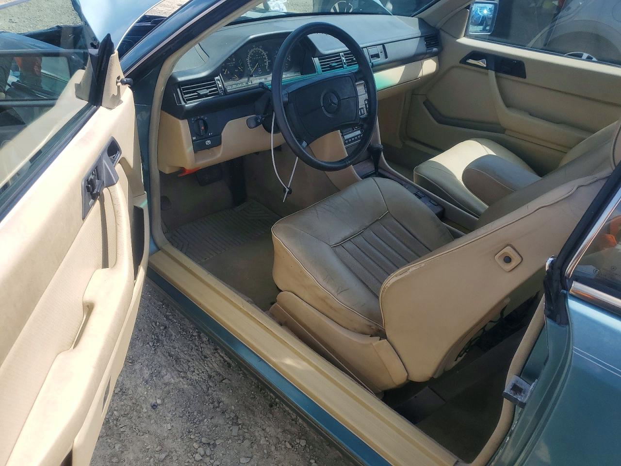 1989 Mercedes-benz 300 Ce Green vin: WDBEA50D3KA858271