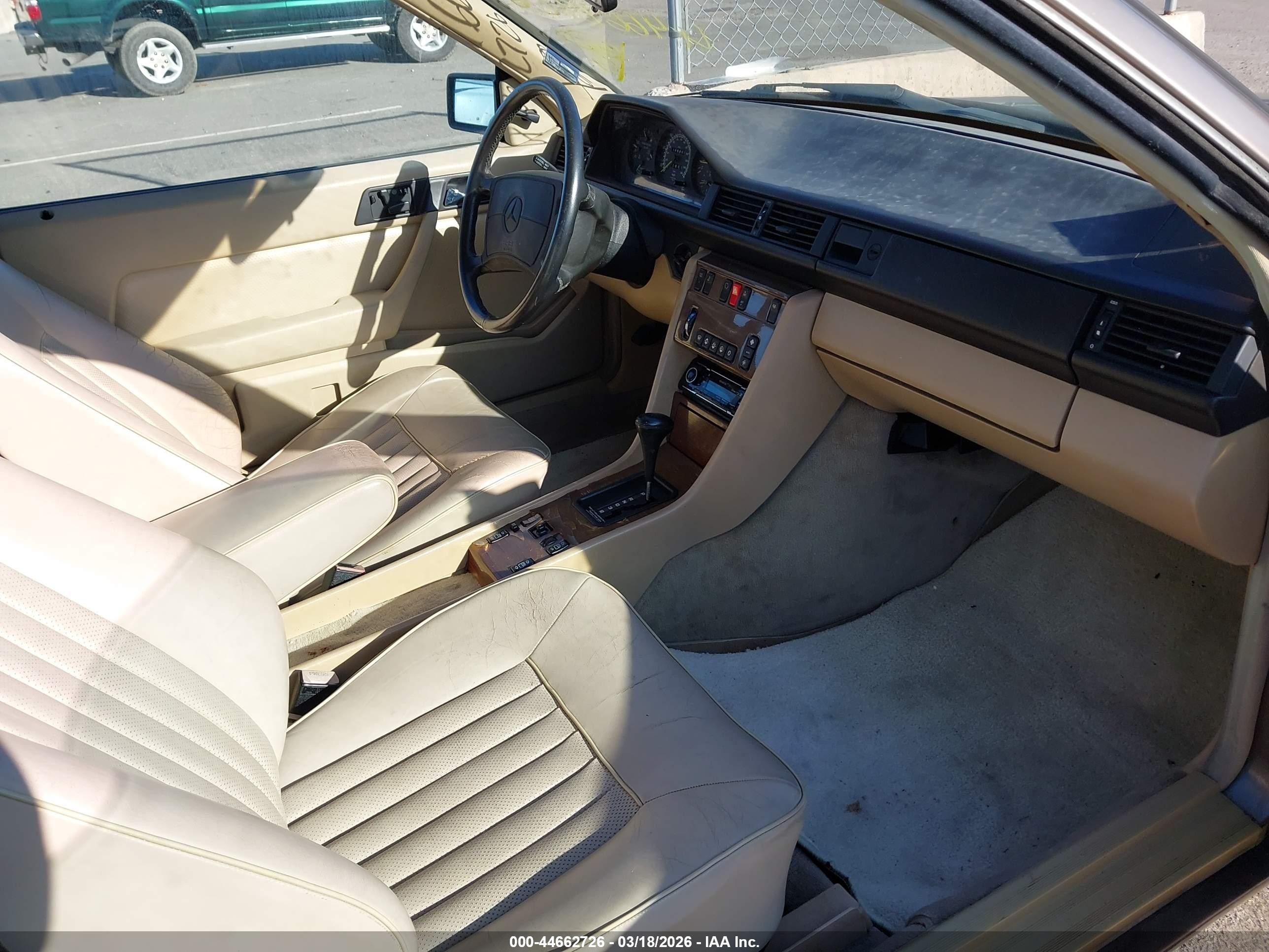 1989 Mercedes-benz 300 Ce Tan vin: WDBEA50D6KA977674