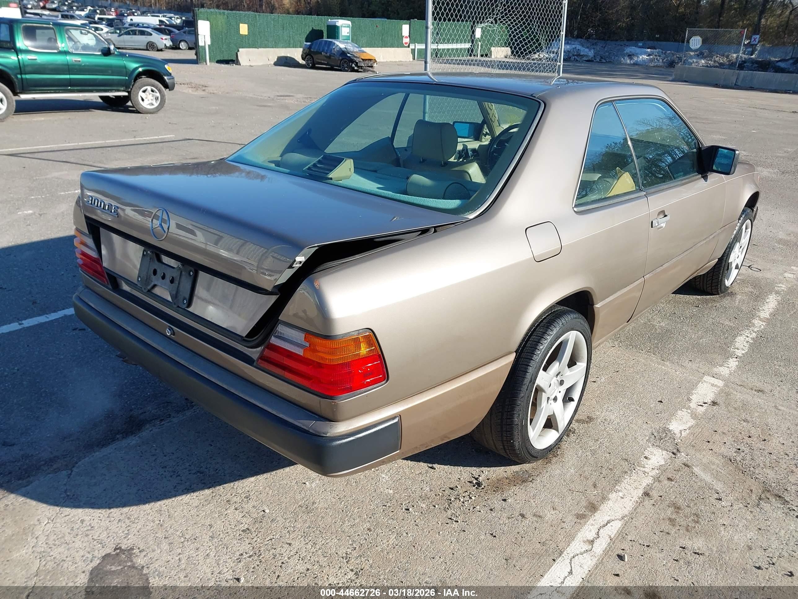 1989 Mercedes-benz 300 Ce Tan vin: WDBEA50D6KA977674
