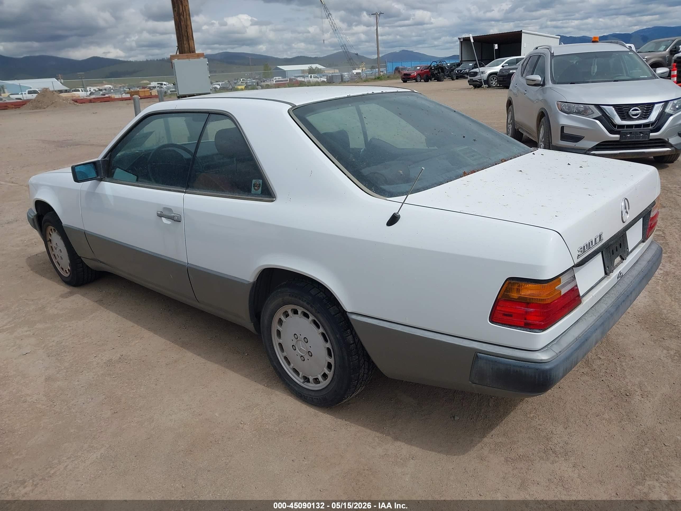 1988 Mercedes-benz 300 Ce White vin: WDBEA50DXJA656624