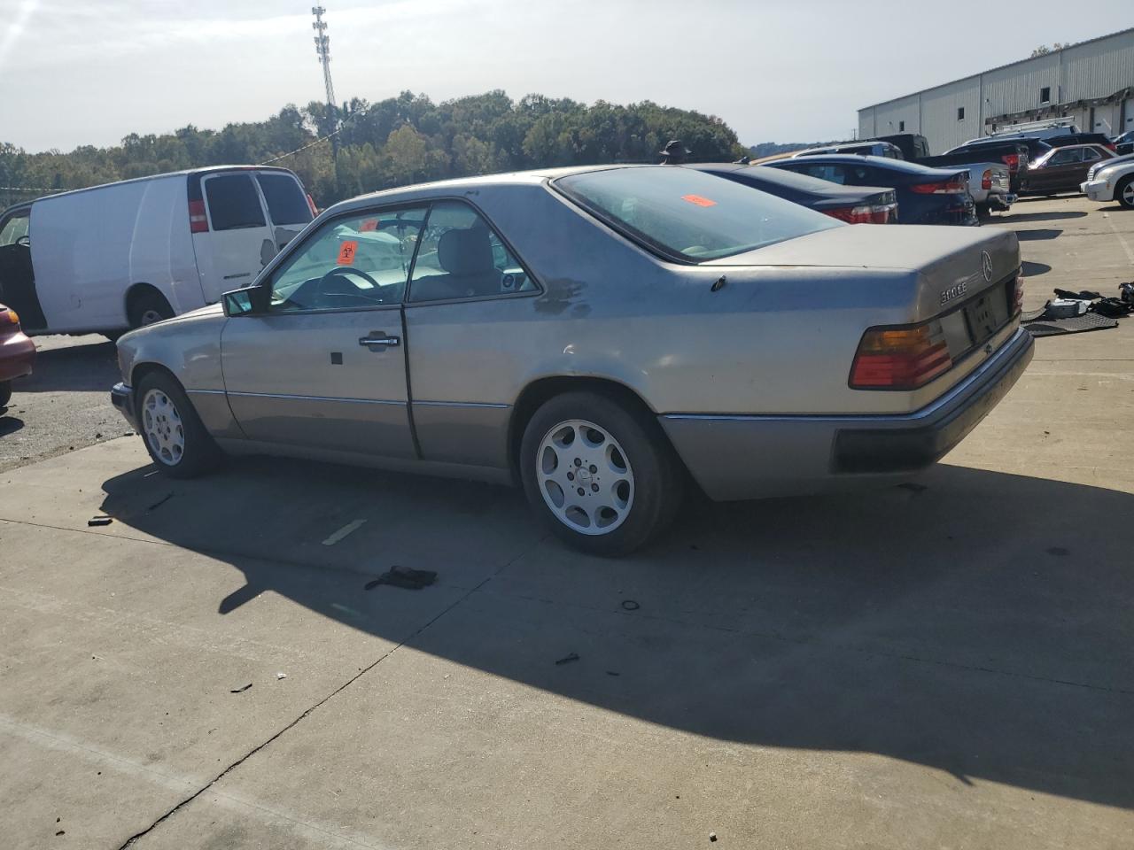 1990 Mercedes-benz 300 Ce Beige vin: WDBEA51D0LB253876