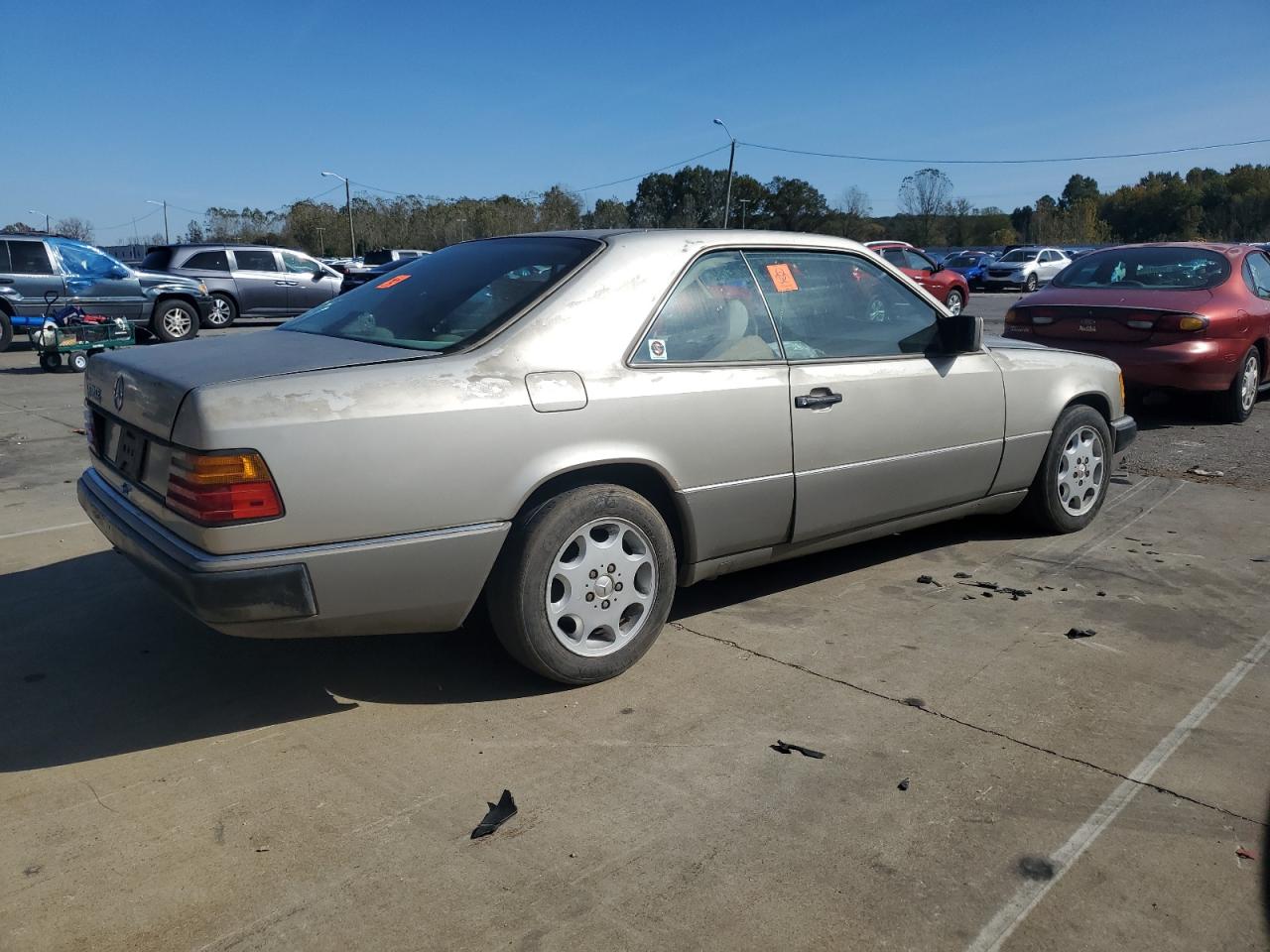 1990 Mercedes-benz 300 Ce Beige vin: WDBEA51D0LB253876