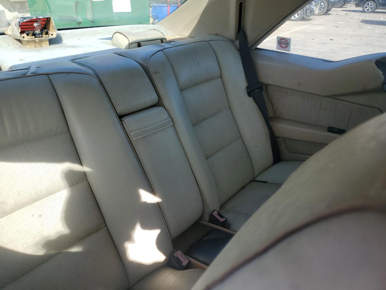 1990 Mercedes-benz 300 Ce Beige vin: WDBEA51D0LB253876