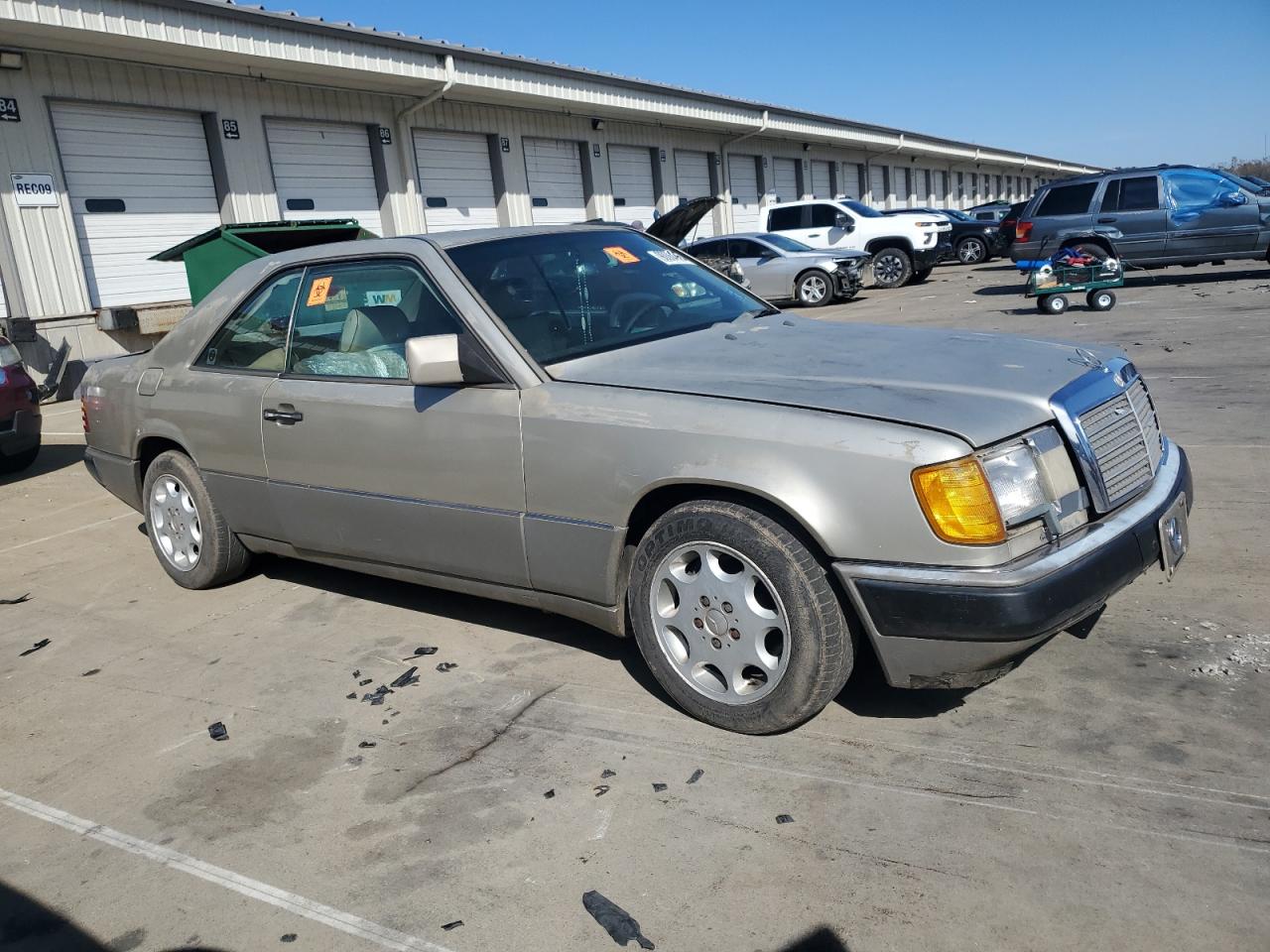 1990 Mercedes-benz 300 Ce Beige vin: WDBEA51D0LB253876