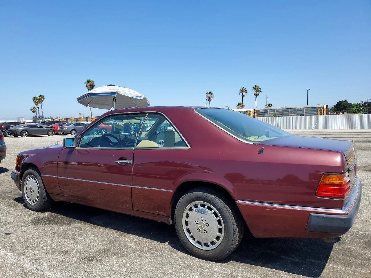 1992 Mercedes-benz 300 Ce Maroon vin: WDBEA51D6NB657915