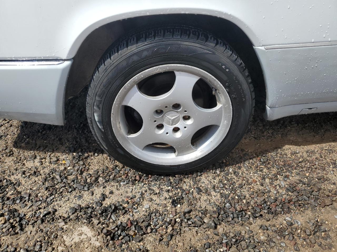 1992 Mercedes-benz 300 Ce White vin: WDBEA51D7NB568077 Damage: Right Rear Wheel, Curb Rash, > 12 Inches