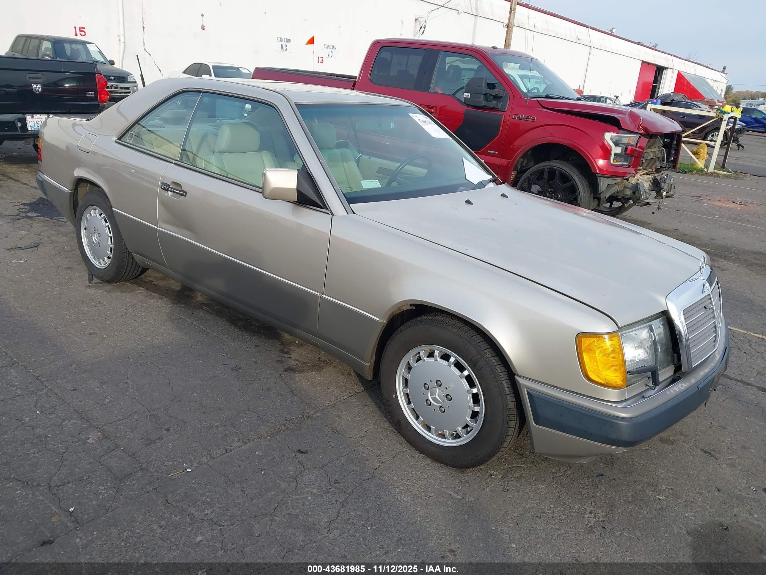 1992 Mercedes-benz 300 Ce Желто-коричневый vin: WDBEA51DXNB606434