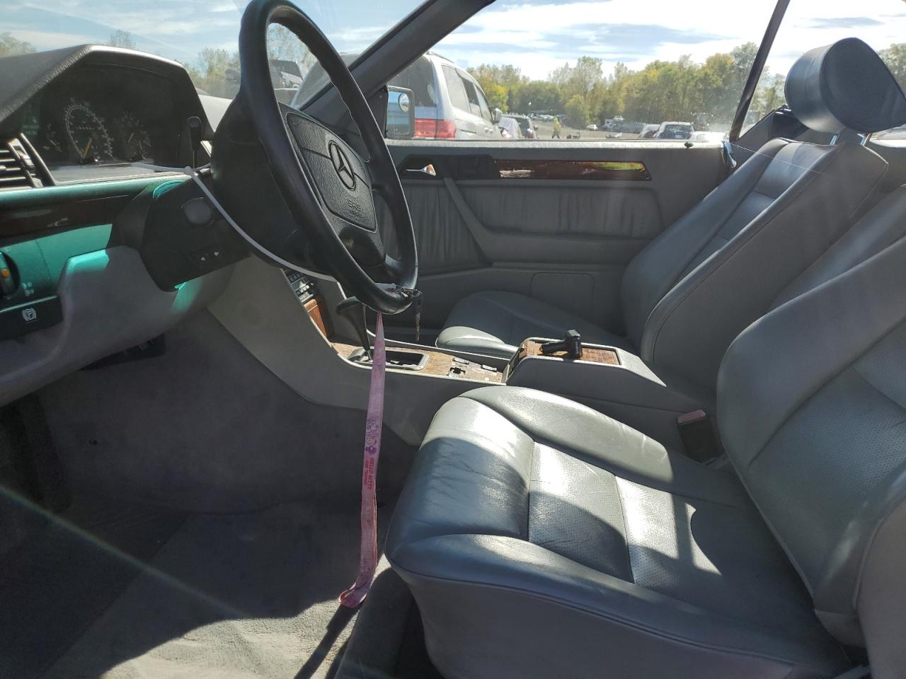 1992 Mercedes-benz 300 Ce Silver vin: WDBEA51E2NB593932