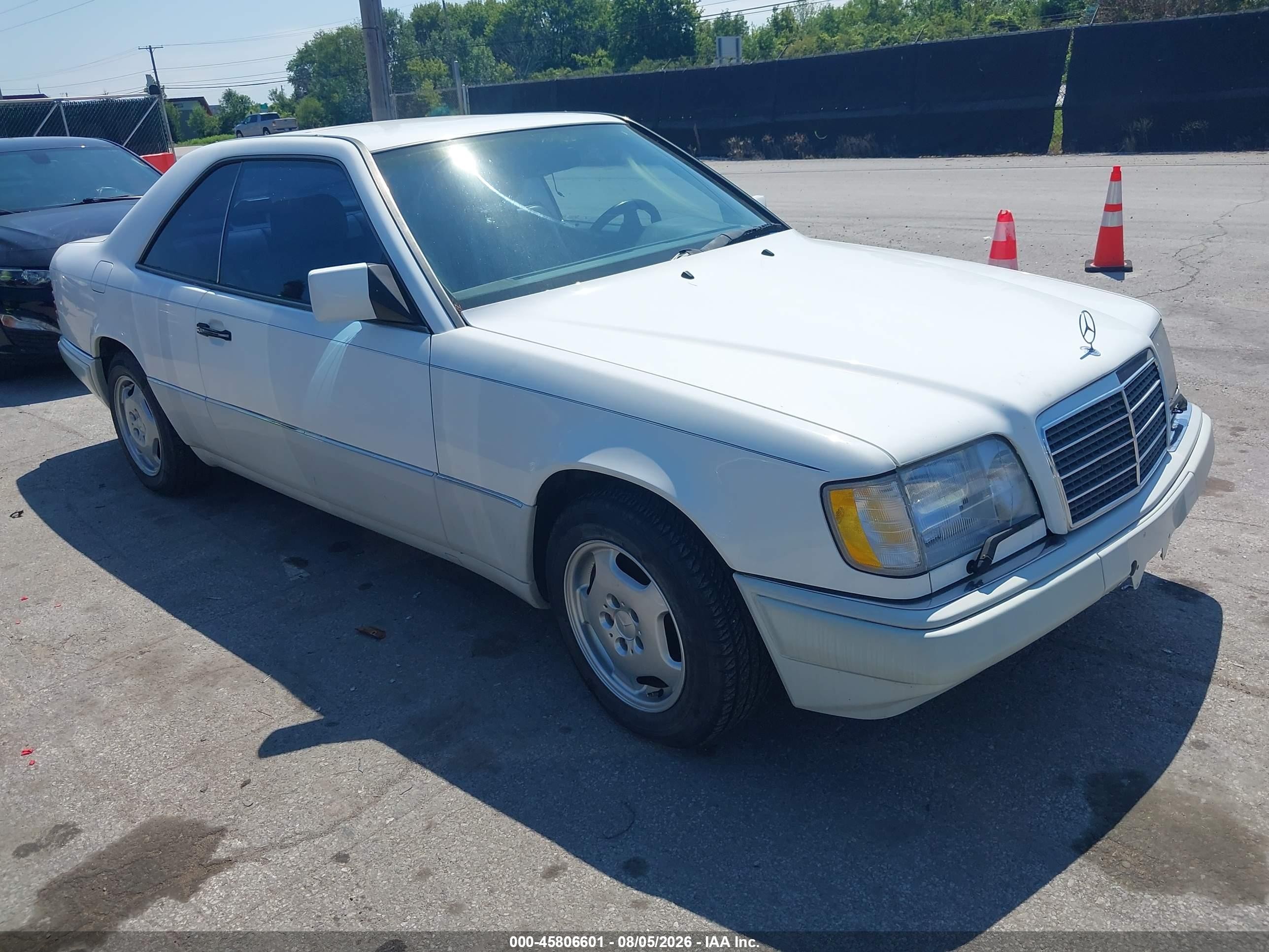 1994 Mercedes-benz E 320 White vin: WDBEA52E4RC034817