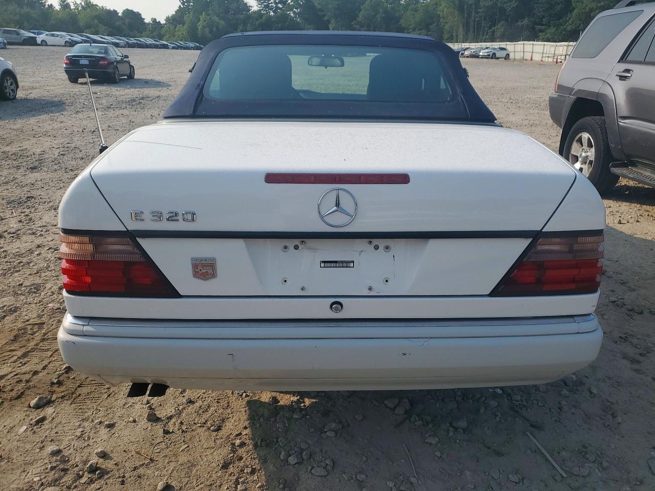 1995 Mercedes-benz E 320 White vin: WDBEA66E1SC282772