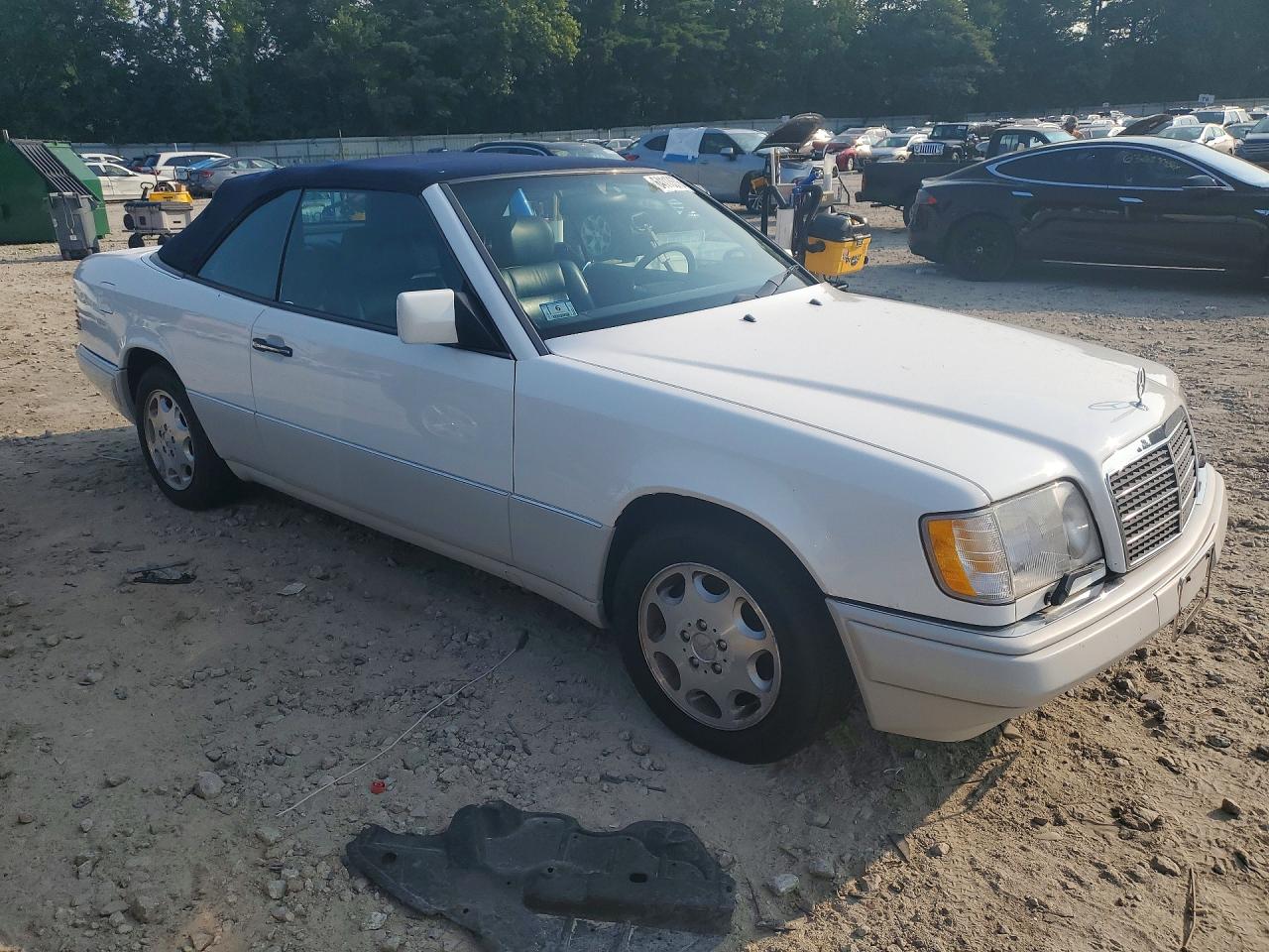 1995 Mercedes-benz E 320 White vin: WDBEA66E1SC282772