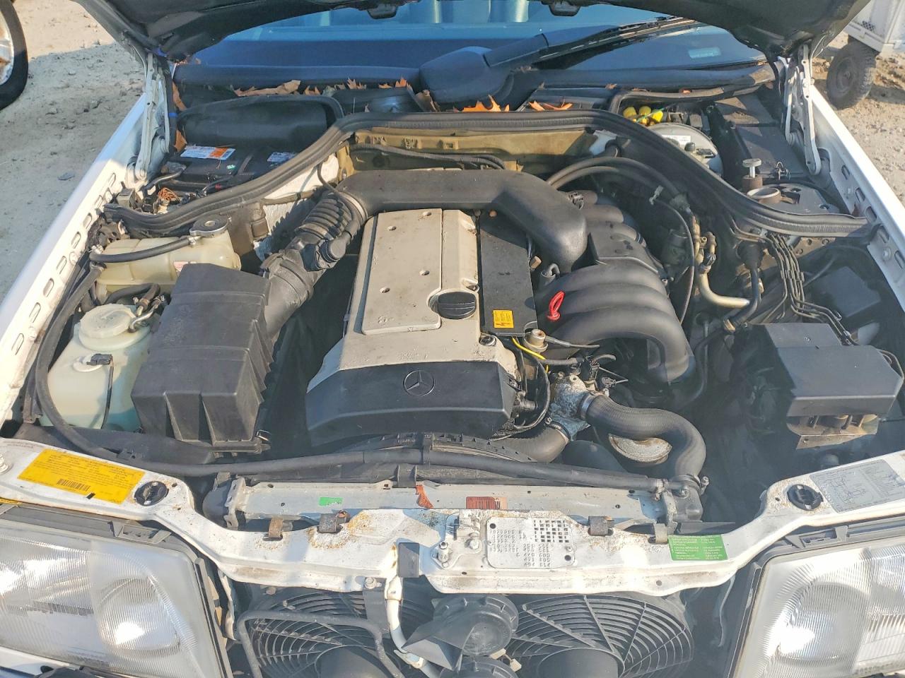 1995 Mercedes-benz E 320 White vin: WDBEA66E1SC282772