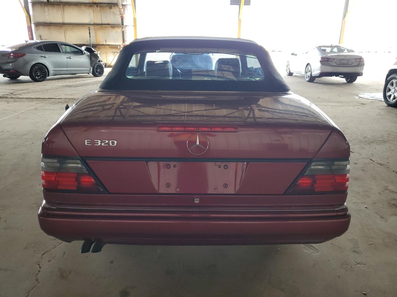 1995 Mercedes-benz E 320 Maroon vin: WDBEA66E3SC172340